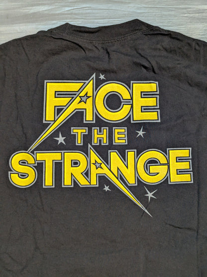 Stardust "FACE THE STRANGE" Illustration T-Shirt (WWE (2013) / Black)