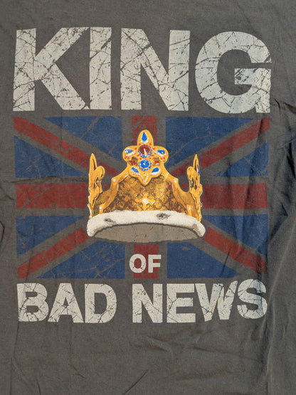 バッド・ニュース・バレット「KING OF BAD NEWS」Tシャツ(WWE(2010s) / グレー)