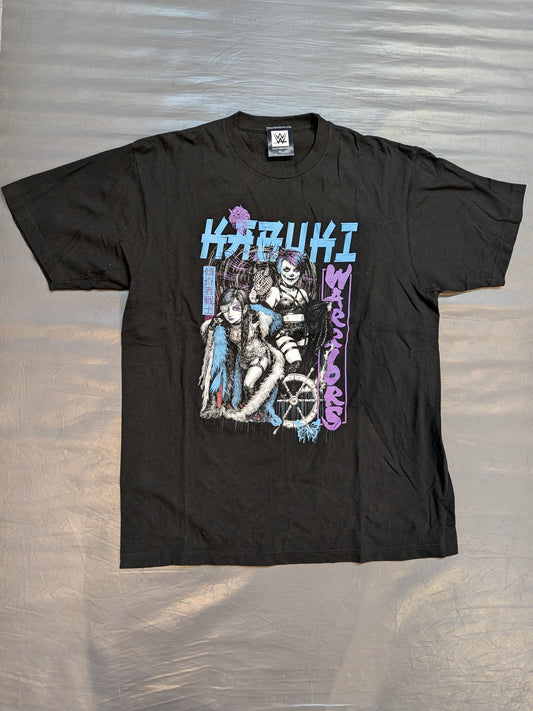 アスカ＆カイリ・セイン(カブキ・ウォリアーズ) イラストTシャツ(日本公演2025 / ブラック)