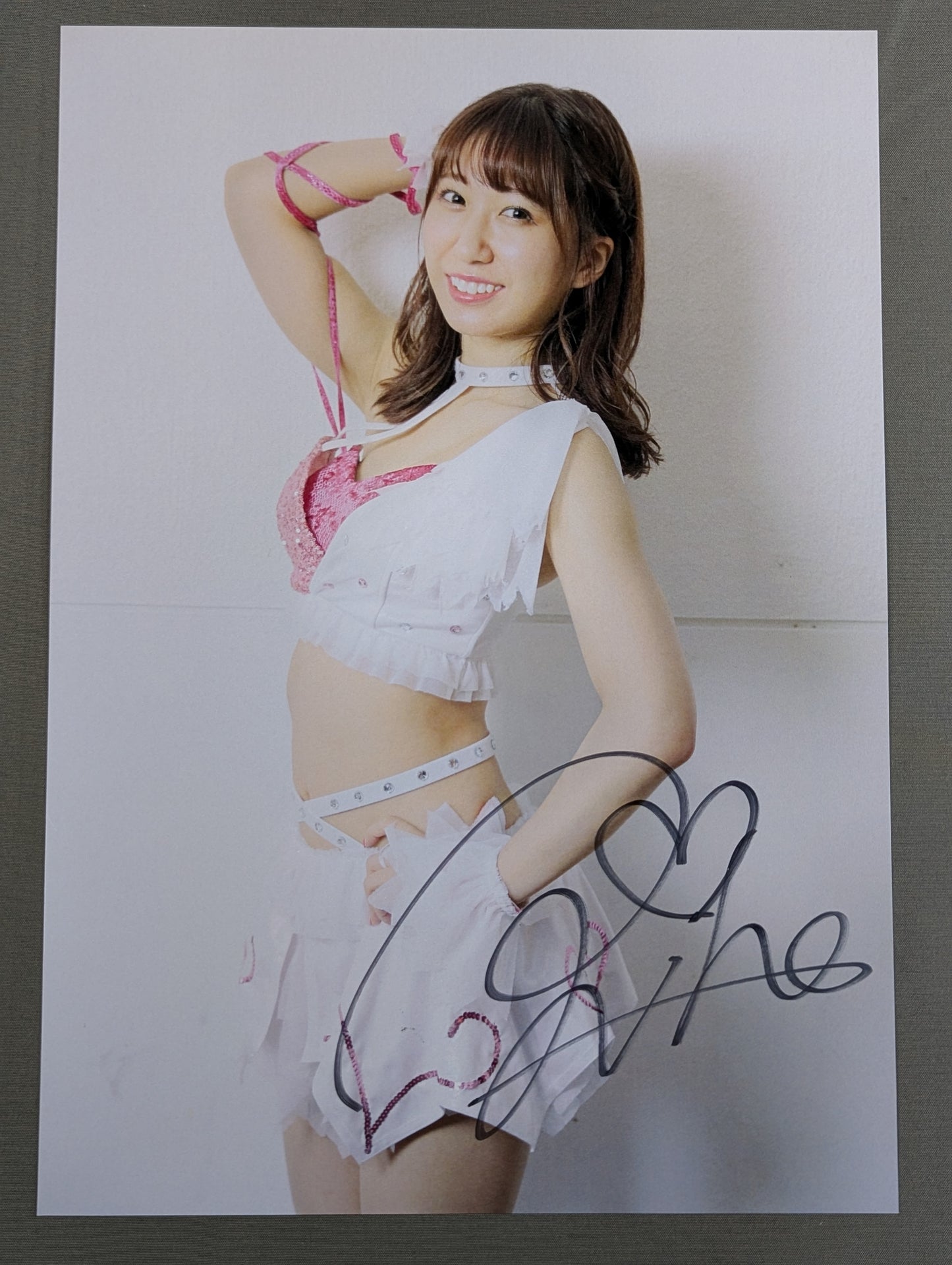 里歩(りほ) 直筆サイン入り ポートレート(C-6)