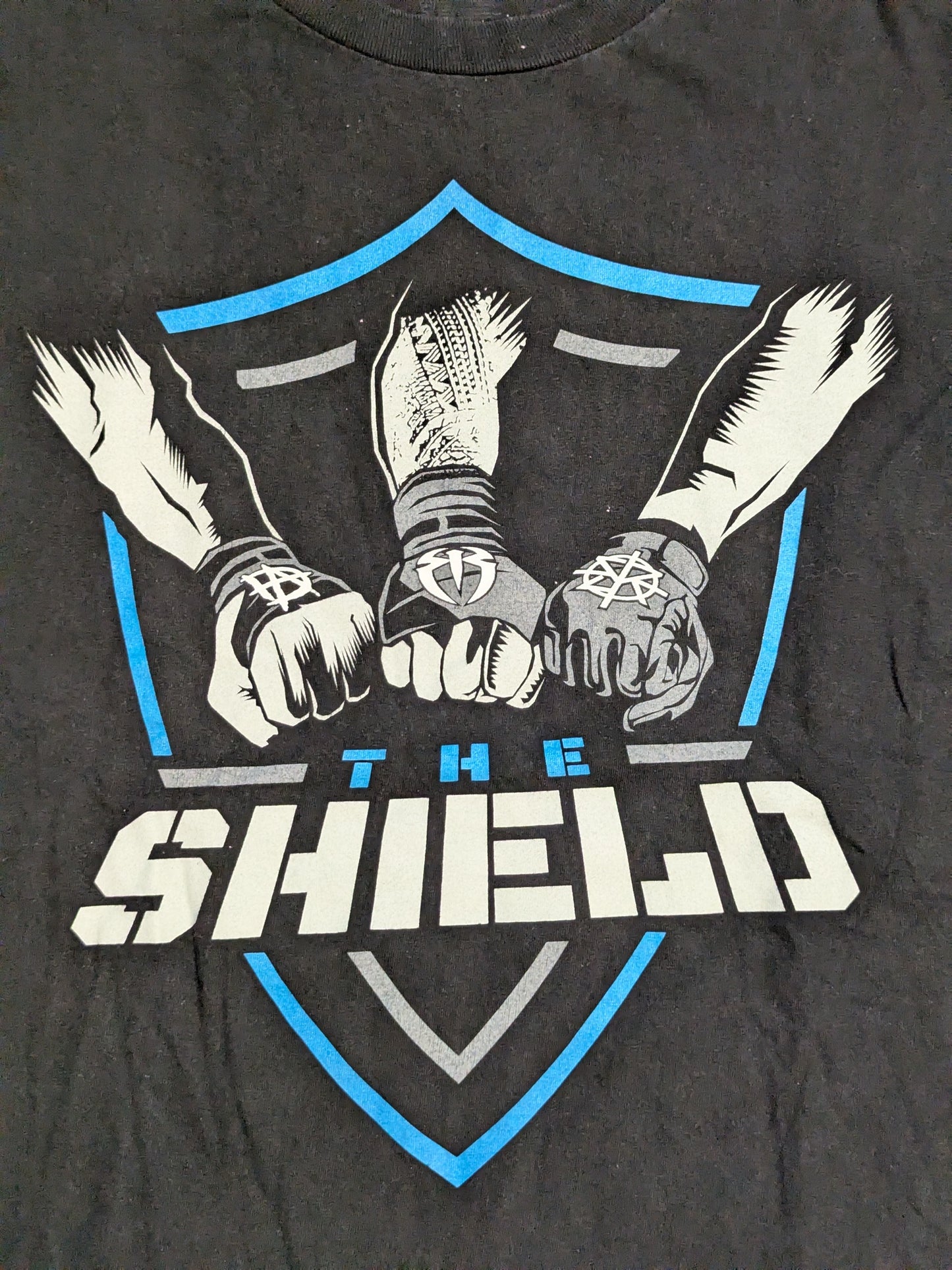 The Sticker 'THE SHIELD' T-shirt (WWE (2017) / Black)