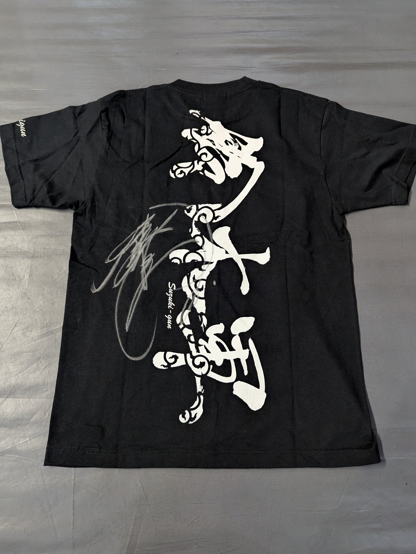 [Minoru Suzuki hand signed autograph] Suzuki-kun T-shirt (8)