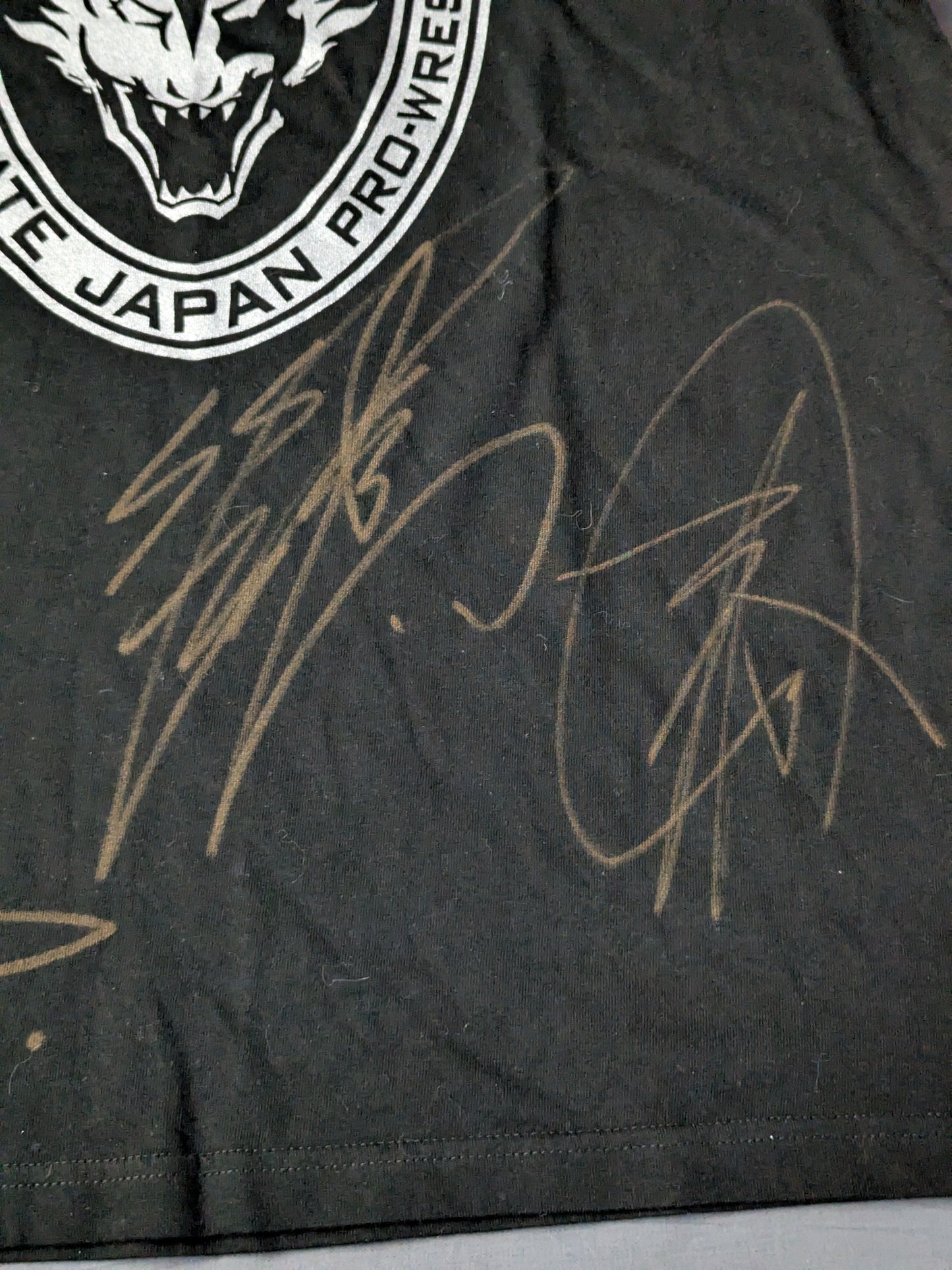 [4 hand signed autograph ] DRAGON GATE promotion logo T-shirt
