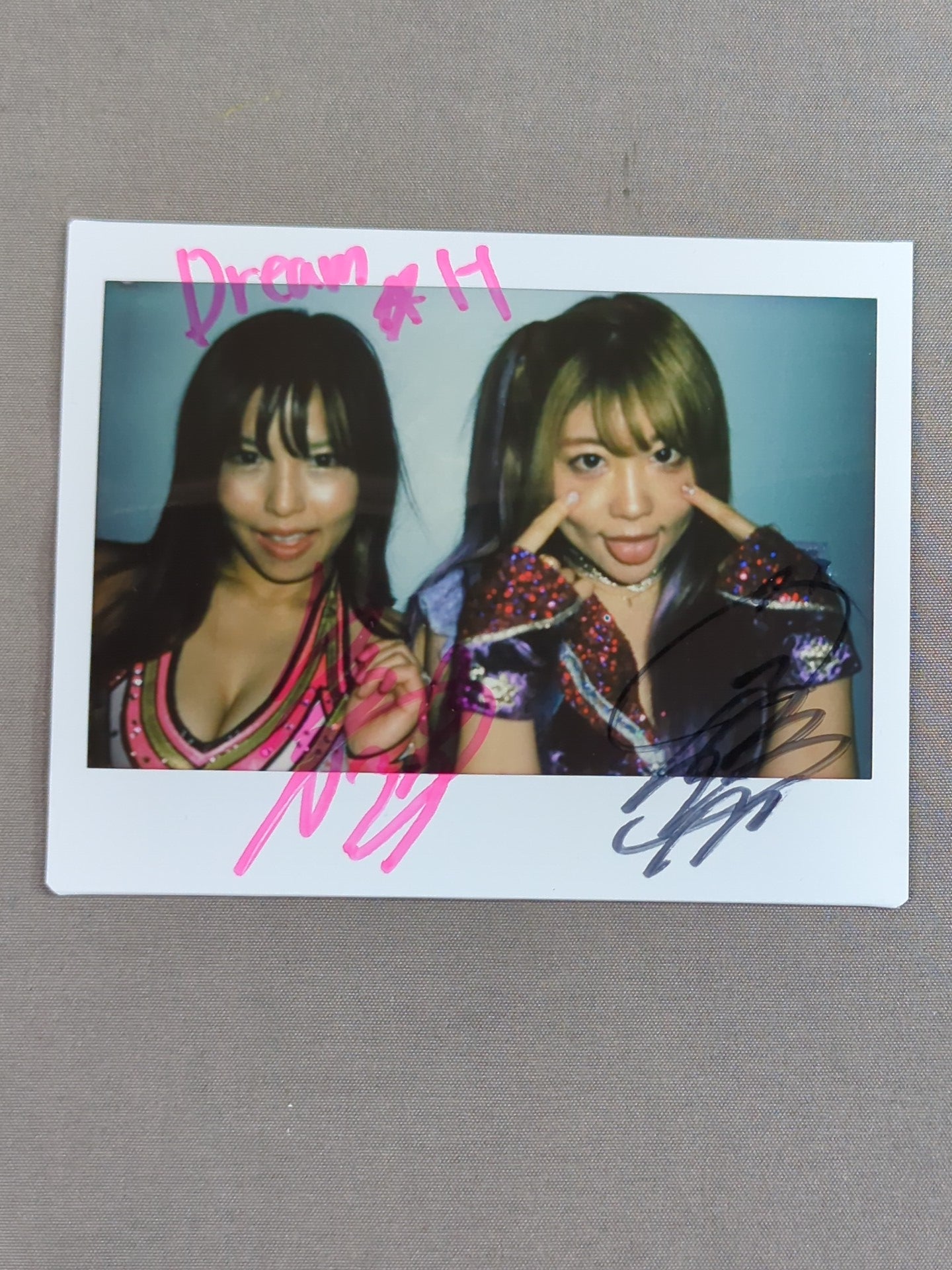 中野たむ＆白川未奈 直筆Wサイン入りチェキ①