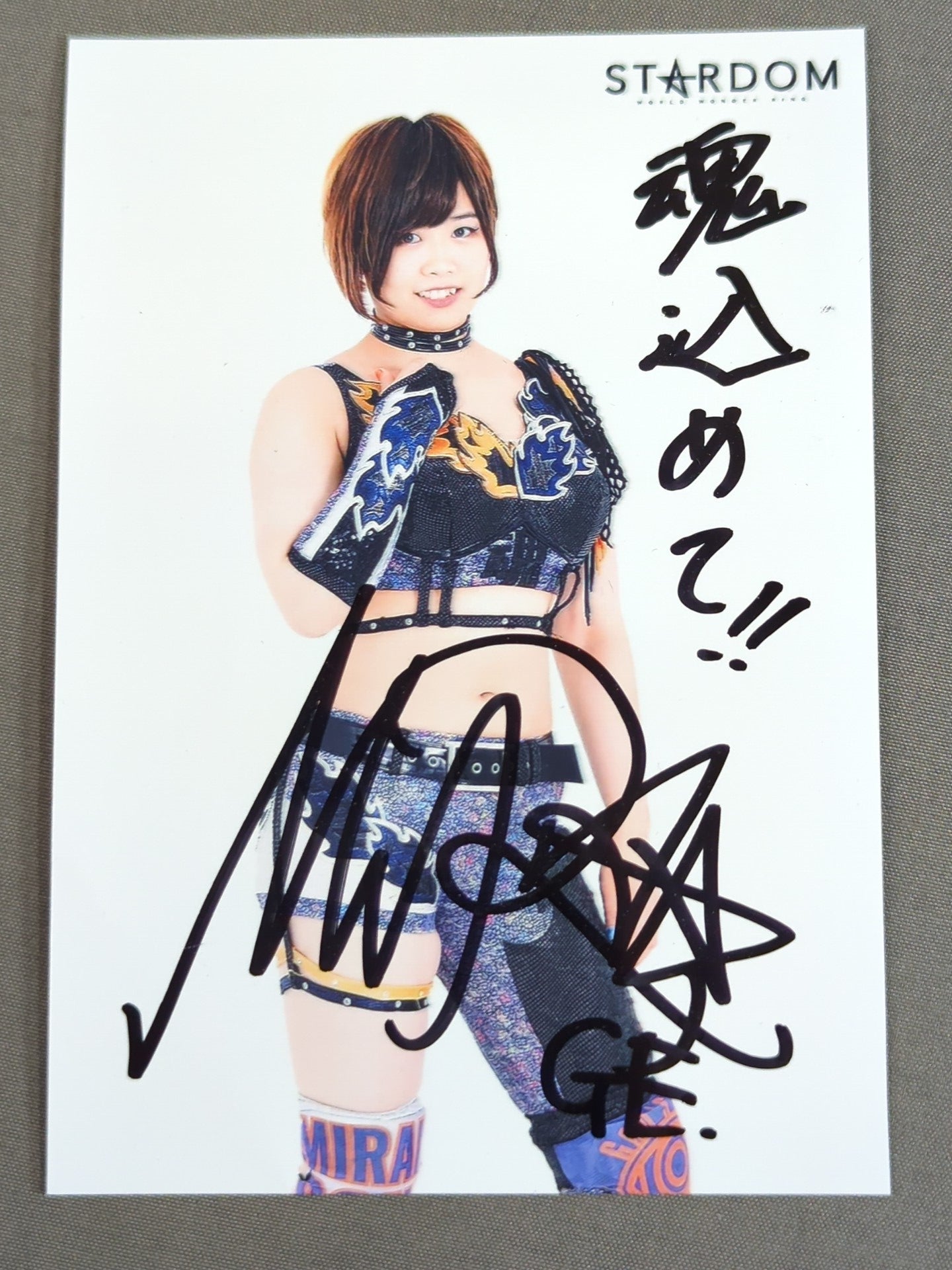 MIRAI hand signed autograph  photo (A-1)