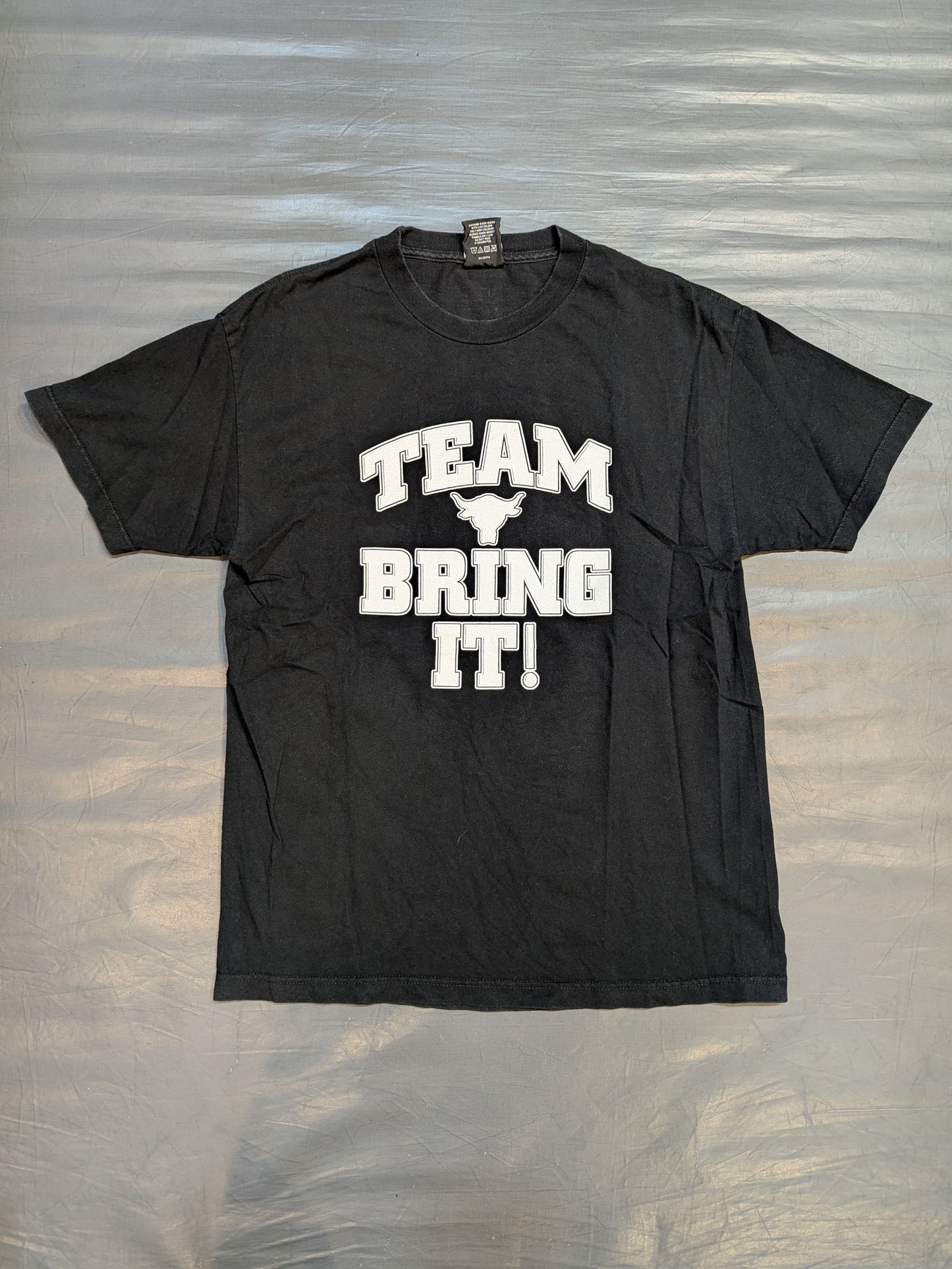 ザ・ロック「TEAM BRING IT!」Tシャツ(WWF(2001) / ブラック)