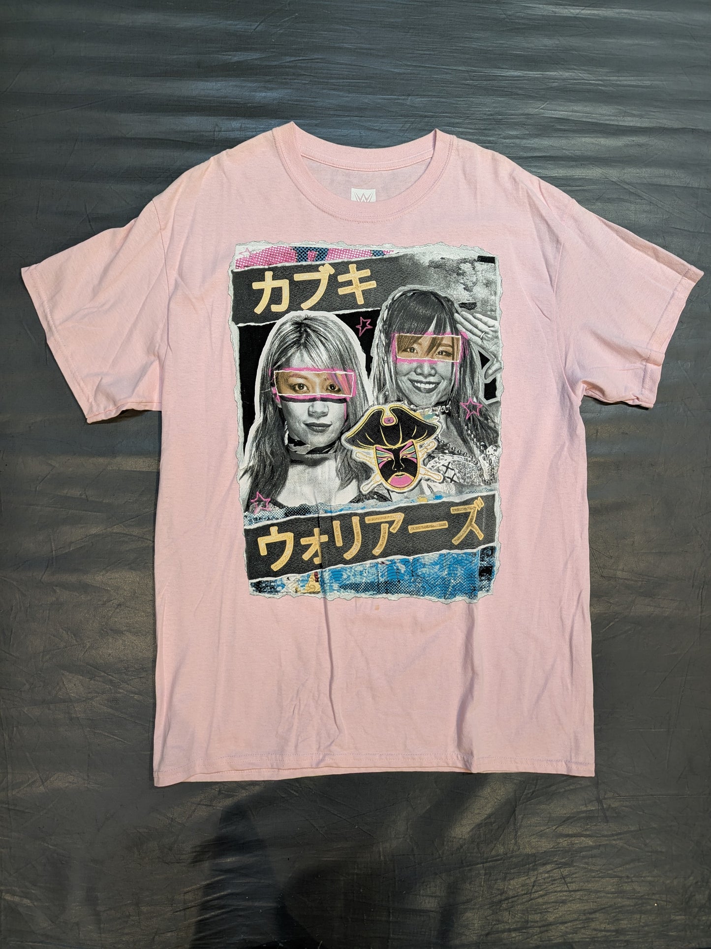 Asuka & Kairi Sane (Kabuki Warriors) Picture T-Shirt (1) (WWE (2019) / Pink)