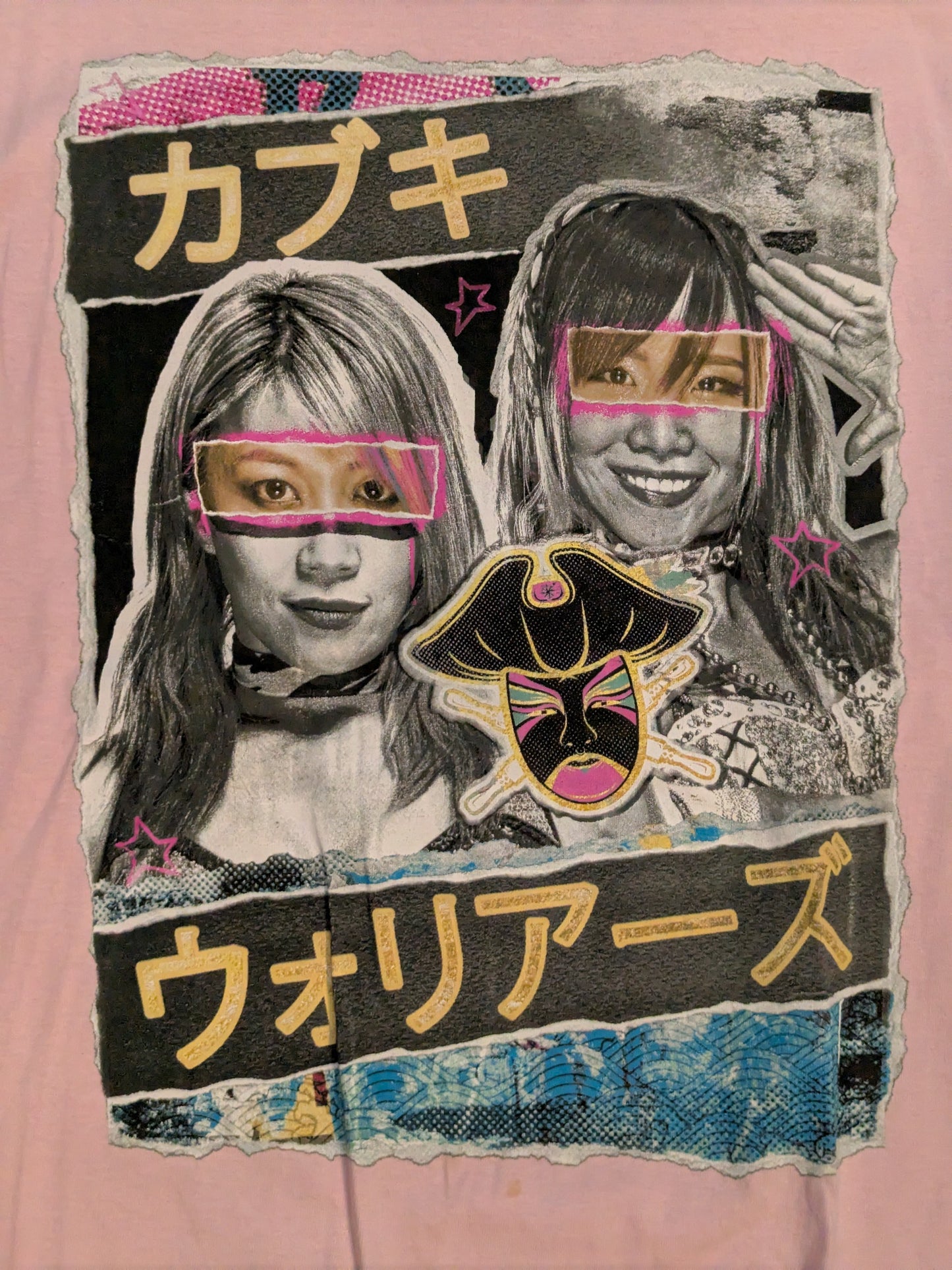 Asuka & Kairi Sane (Kabuki Warriors) Picture T-Shirt (1) (WWE (2019) / Pink)