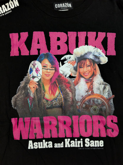 Kabuki Warriors × CORAZON "Asuka & Kairi Sane " Picture T-Shirt (WWE (2019) / Black)