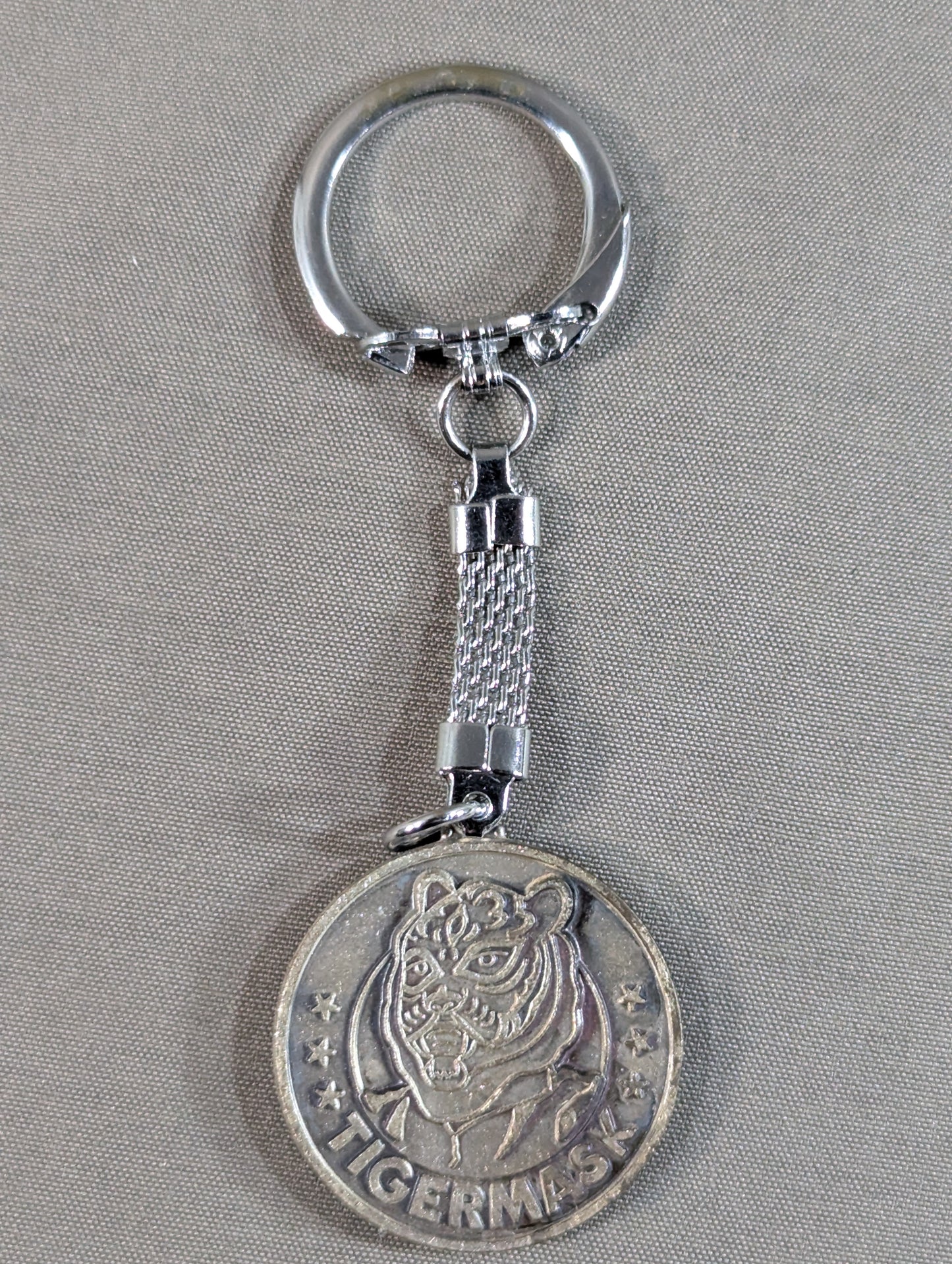 ★ ★ Original 10th Anniversary Lion Mark Keychain ( Tiger Mask) (1)