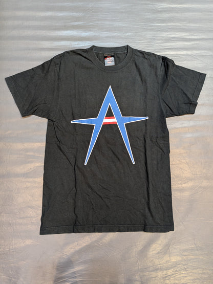 Kurt Angle "AMERICA NEEDS A HERO" T-shirt (WWE (2005) / Black)