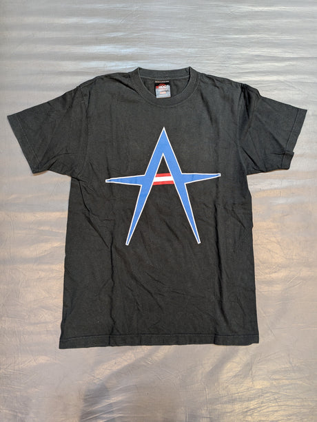 カート・アングル「AMERICA NEEDS A HERO」Tシャツ(WWE(2005) / ブラック)