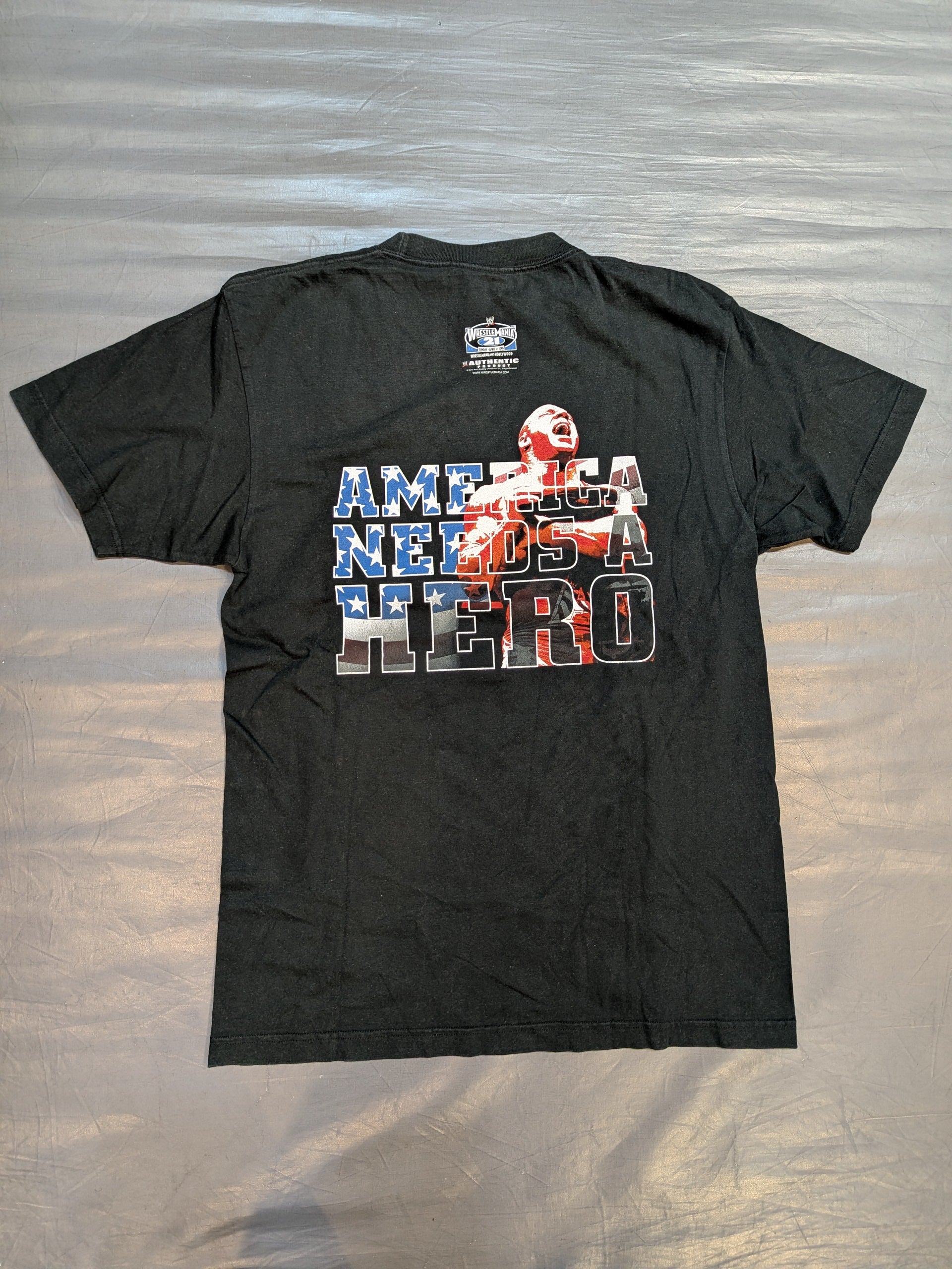カート・アングル「AMERICA NEEDS A HERO」Tシャツ(WWE(2005
