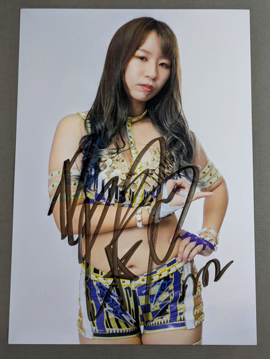渡辺桃 直筆サイン入り スターダムポートレート(M-4)
