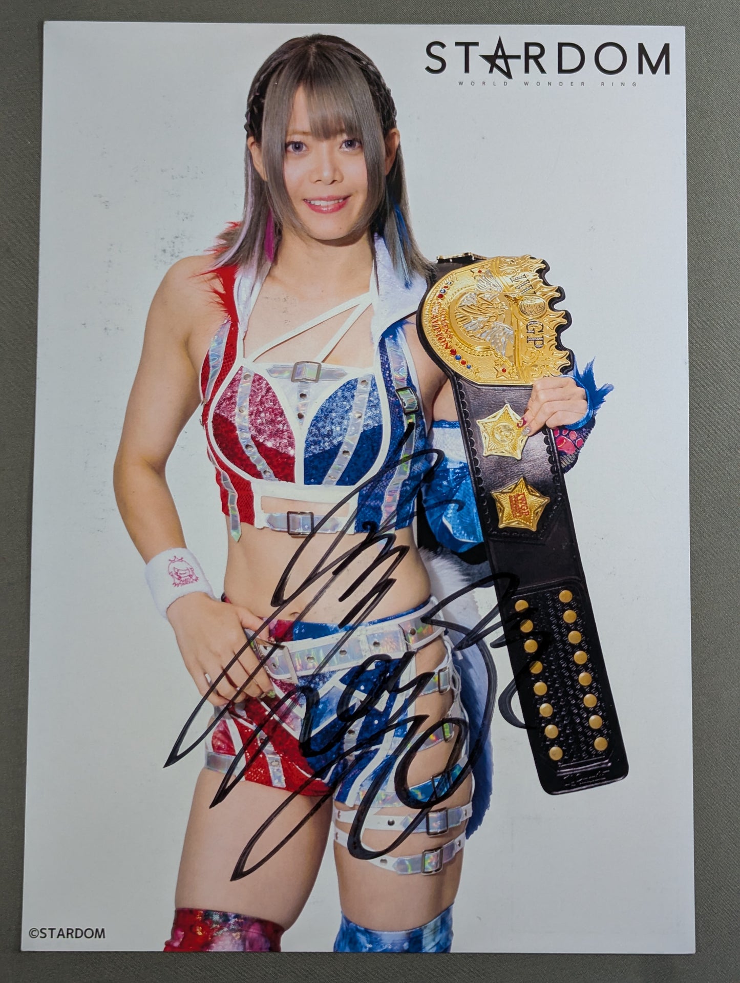 ★IWGP★ Mayu Iwatani  hand signed autograph Stardom Pro-Photo  (B-1)