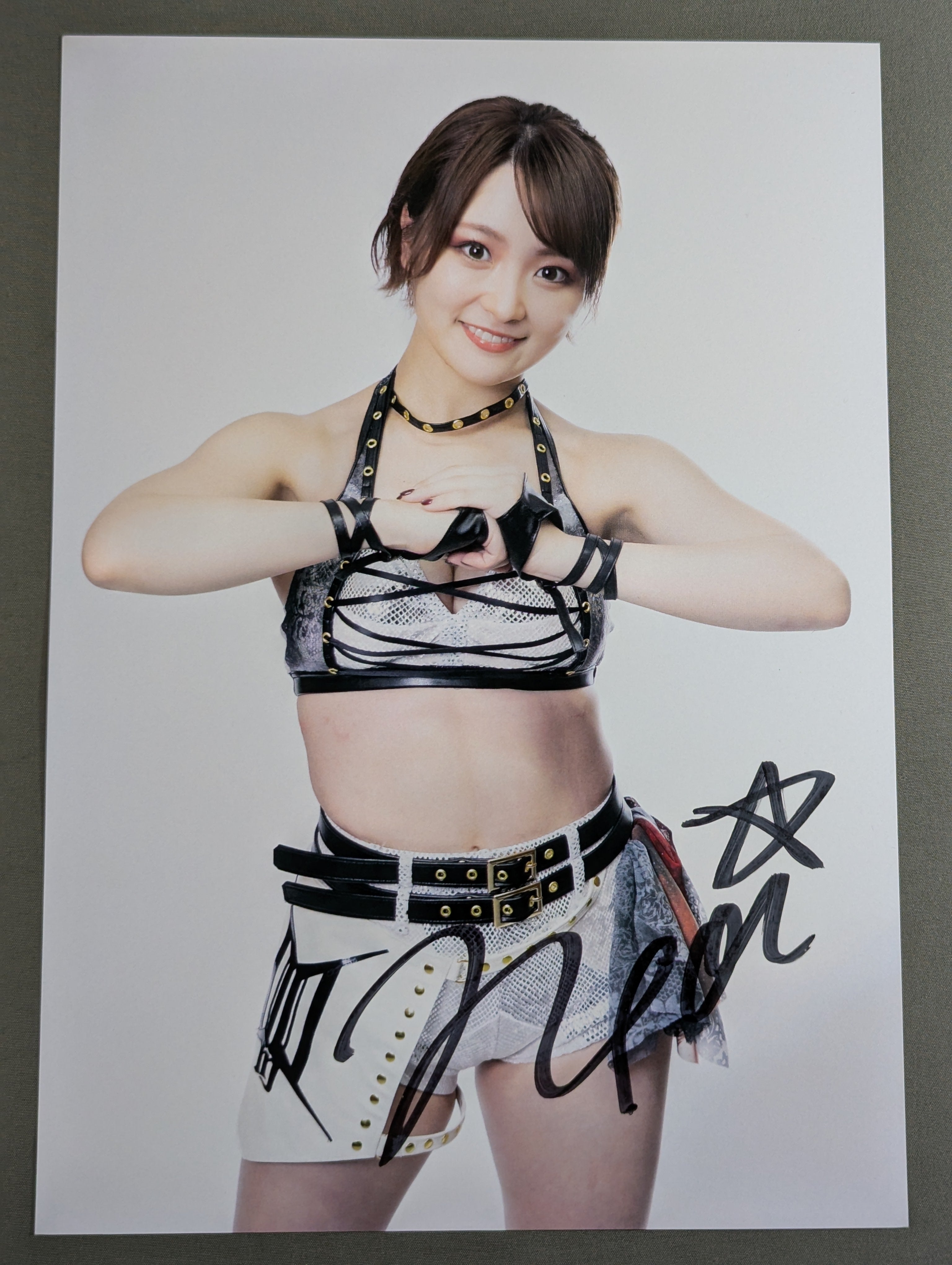 なつぽい 直筆サイン入り スターダムポートレート(S-9) – 闘道館