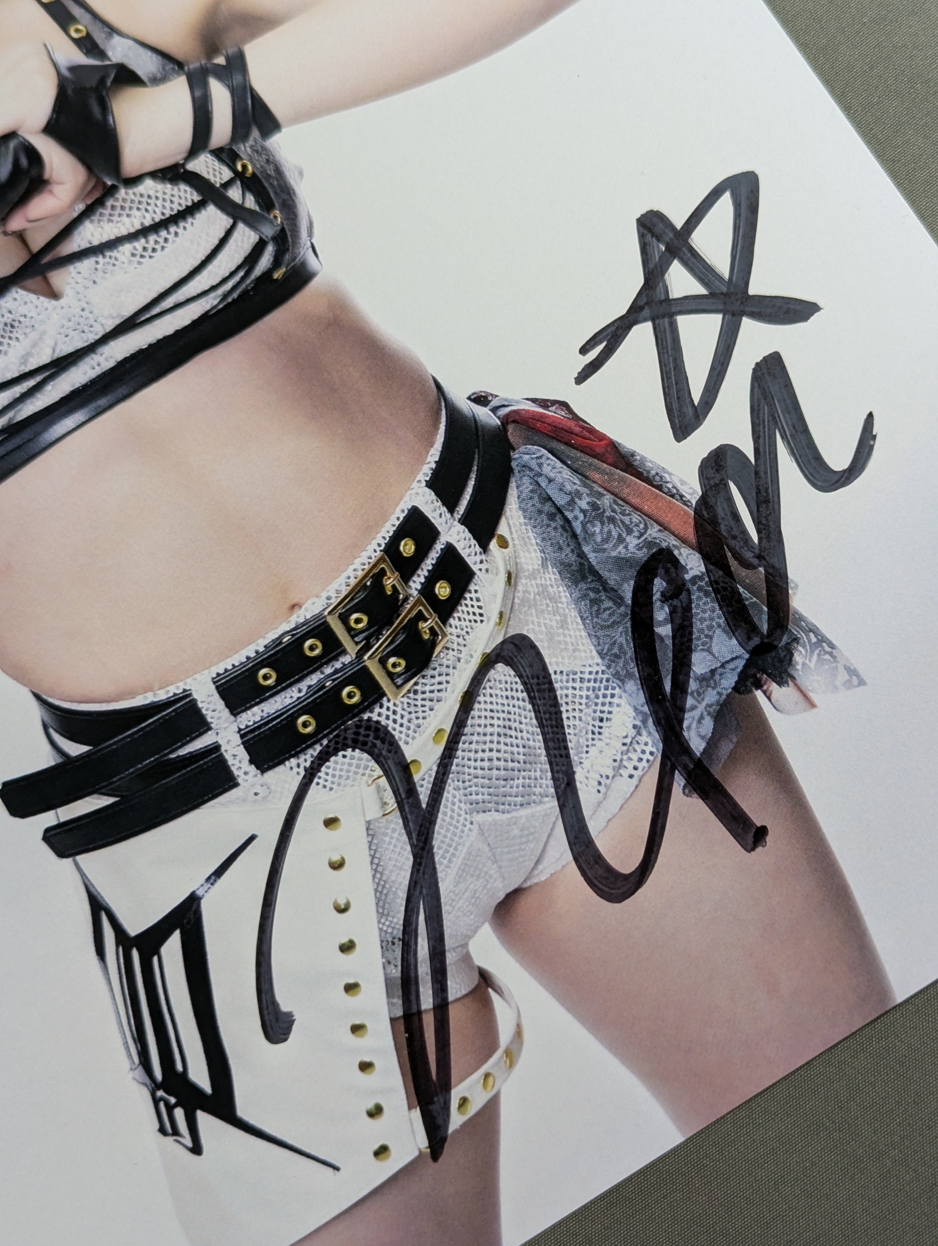 スターダム なつぽい 直筆サイン入り 写真集 なつぽい 直筆サイン入り スターダムポートレート(S-9) – 闘道館