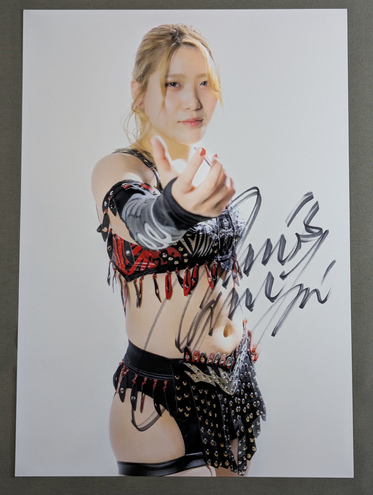 Utami Hayashishita  hand signed autograph  Starda Mu Pro-Photo (A-2)