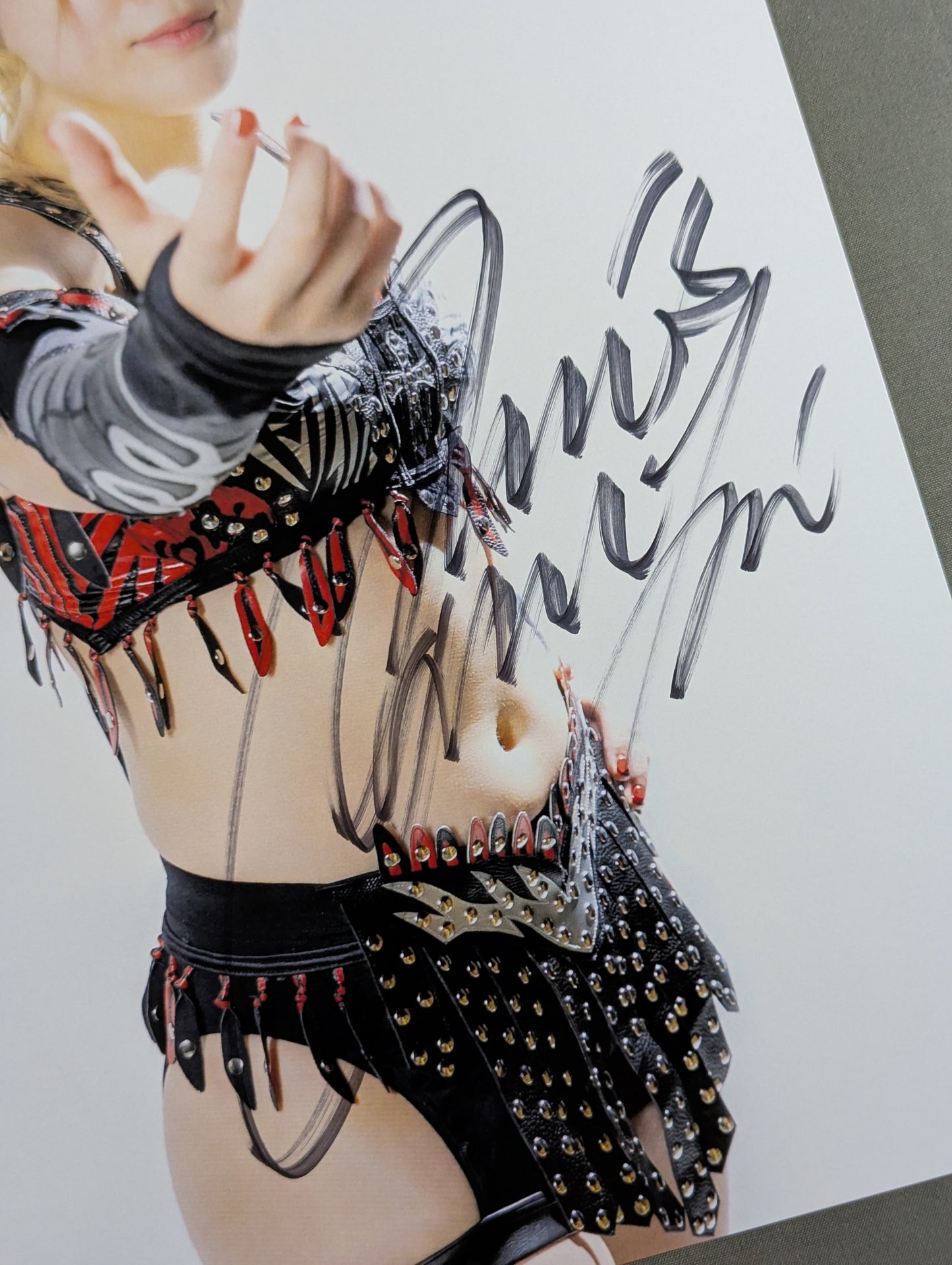 Utami Hayashishita  hand signed autograph  Starda Mu Pro-Photo (A-2)