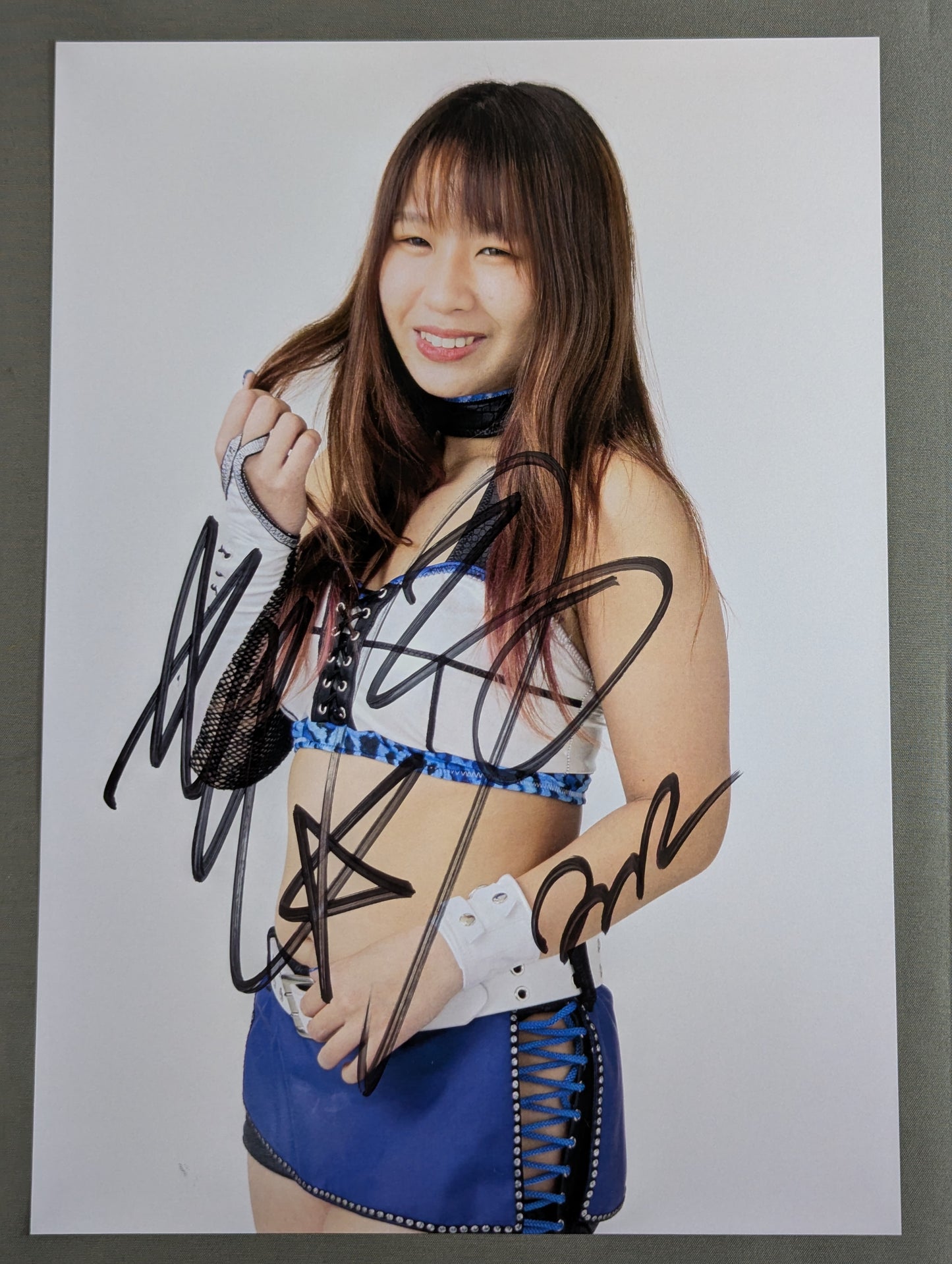 渡辺桃 直筆サイン入り スターダムポートレート(M-6)