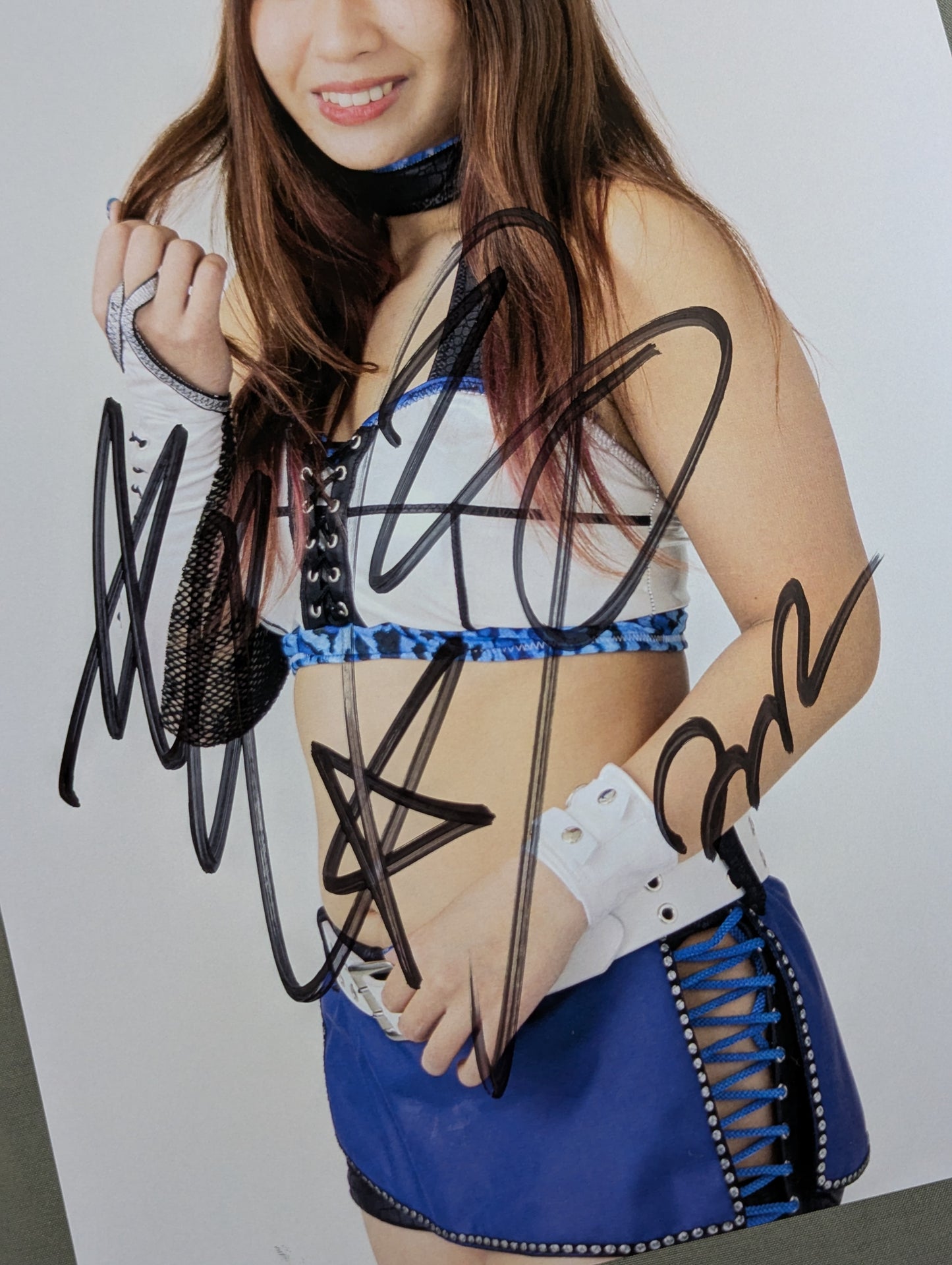 渡辺桃 直筆サイン入り スターダムポートレート(M-6)