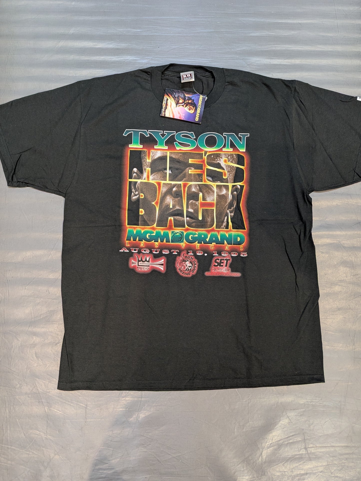 1998年8月19日 マイク・タイソン「HE'S BACK」ピクチャーTシャツ(ブラック)