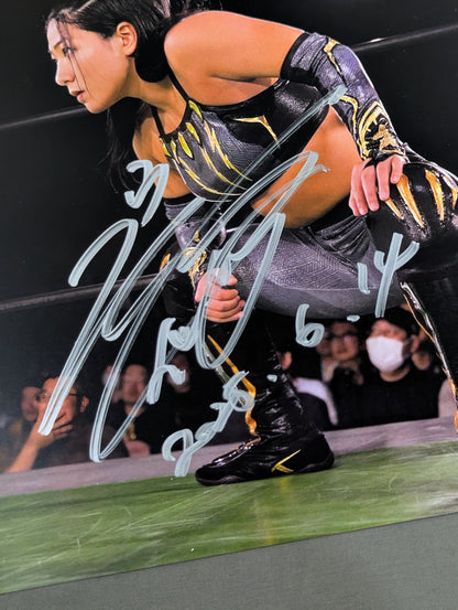 Mika Iwata  hand signed autograph Pro-Photo (A-5)
