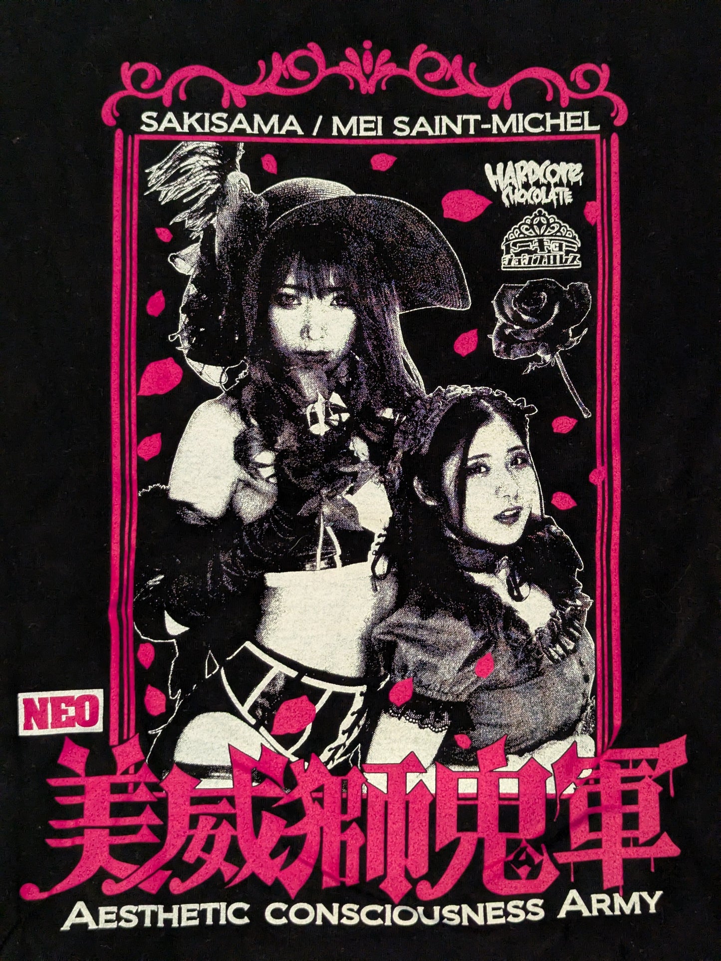 NEO美威獅鬼軍 ピクチャーTシャツ(ブラック×ピンク)
