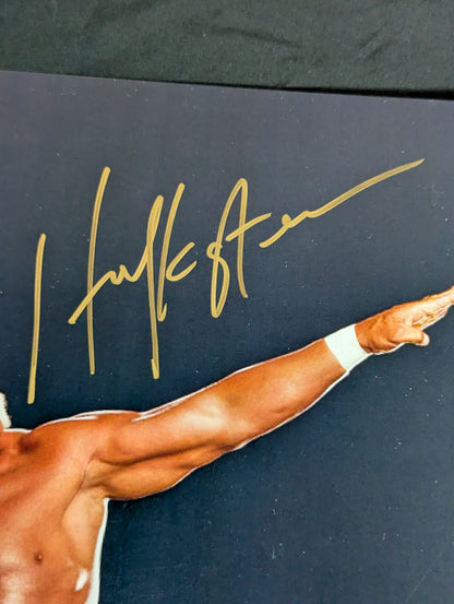 Hulk Hogan  hand signed autograph Pro-Photo 