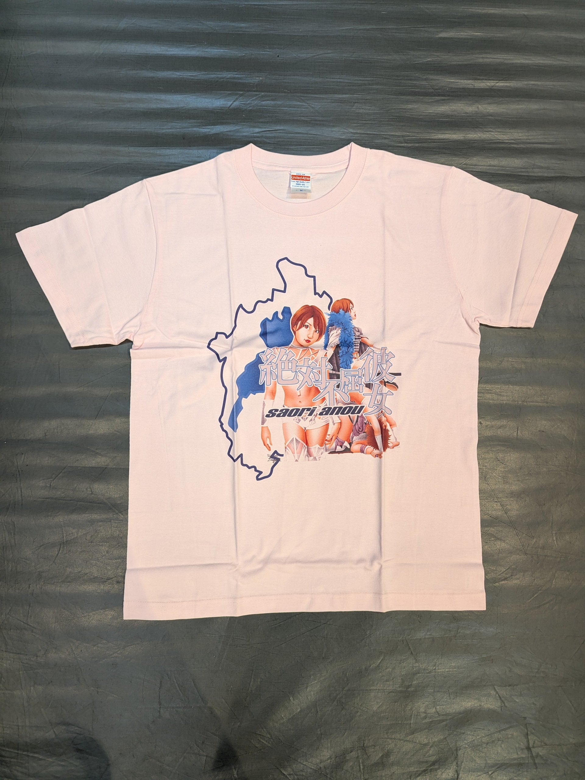 安納サオリ イラストTシャツ(限定Ver / ピンク) – 闘道館