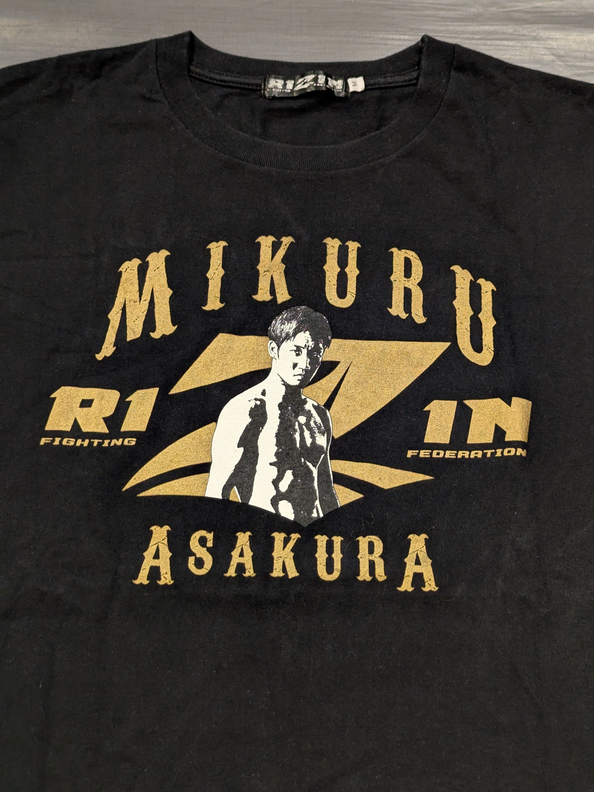 RIZIN 朝倉未来 Tシャツ(ブラック) – 闘道館