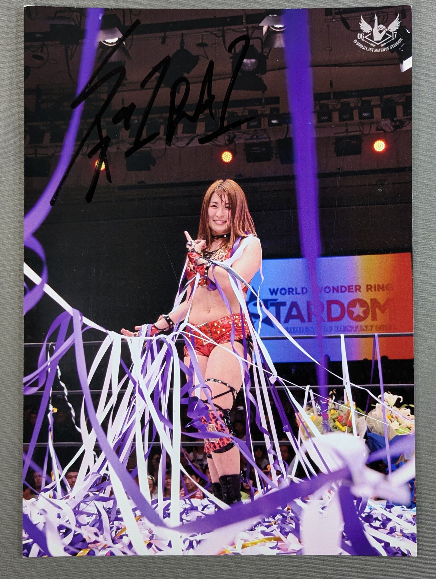 ★LAST MATCHE OF STARDOM★ 紫雷イオ 直筆サイン入り ポートレート(H-9)