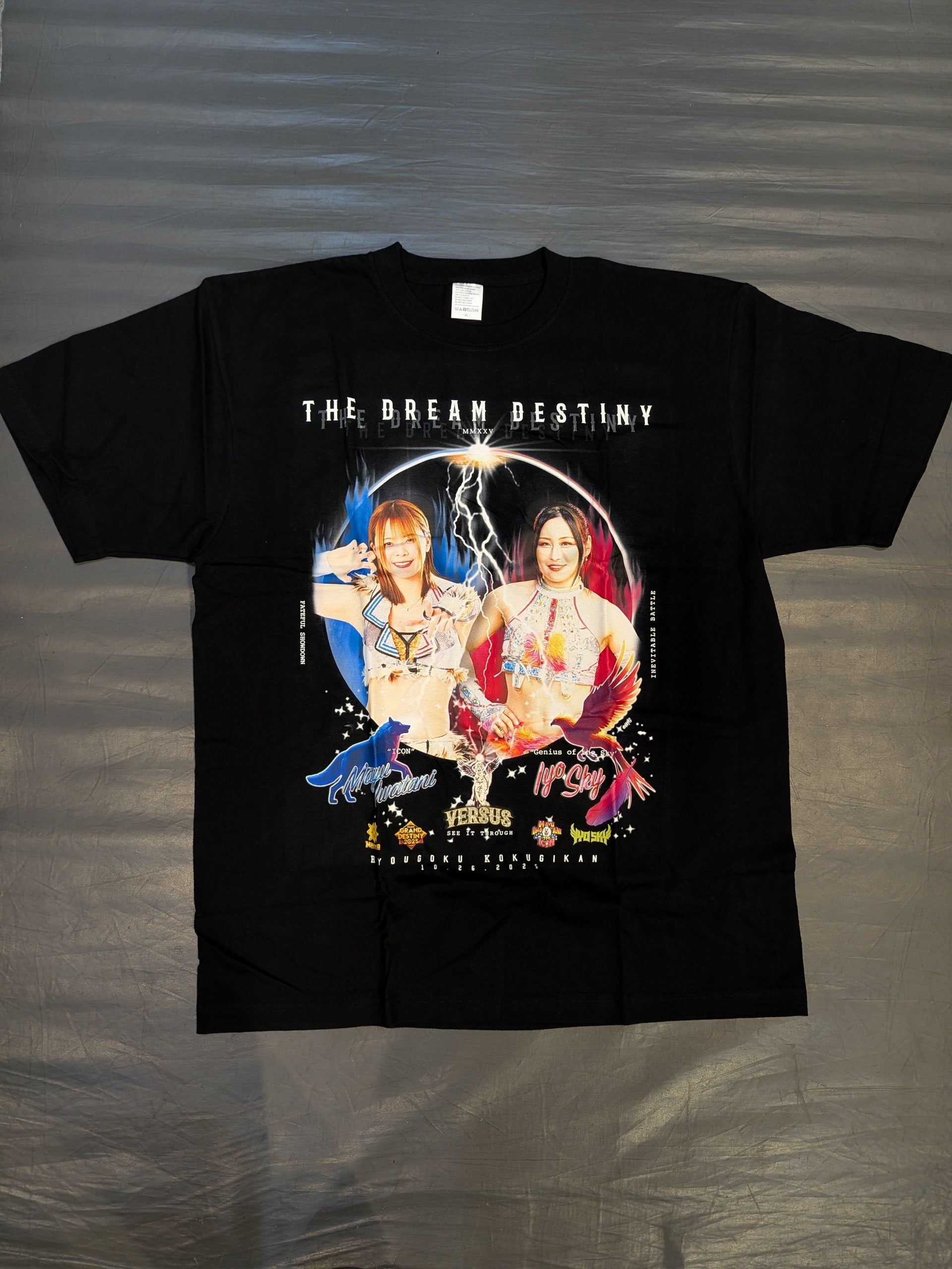 マリーゴールド 岩谷麻優vsイヨスカイ ラップTシャツ イラストTシャツ 岩谷麻優vsイヨ・スカイ(紫雷イオ) ラップTシャツ – 闘道館
