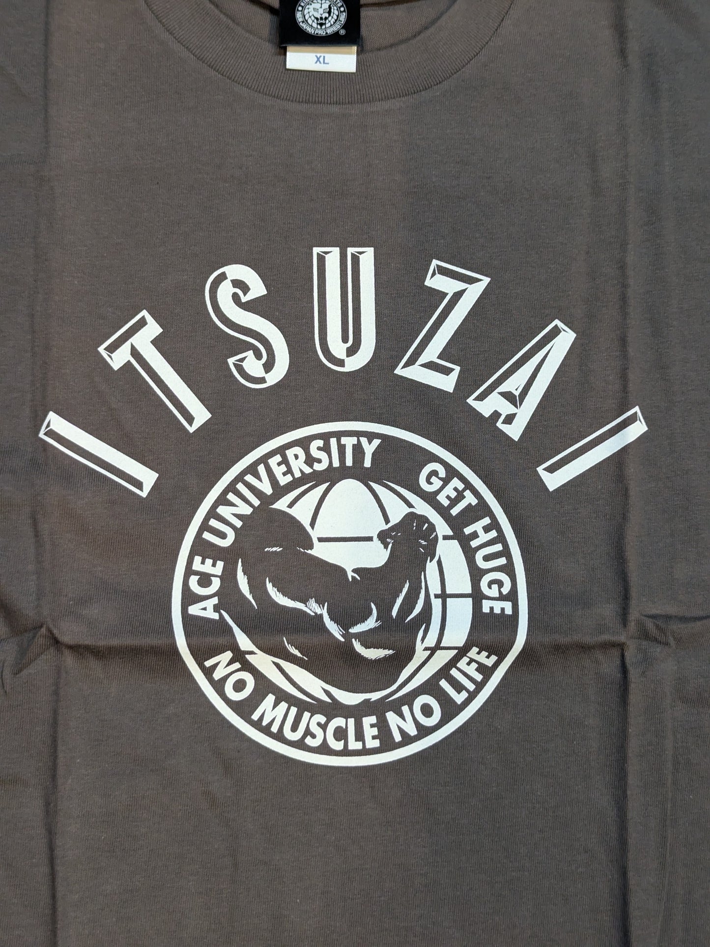 棚橋弘至「ITSUZAI ユニバーシティ」Tシャツ(チャコールグレー×ホワイト)