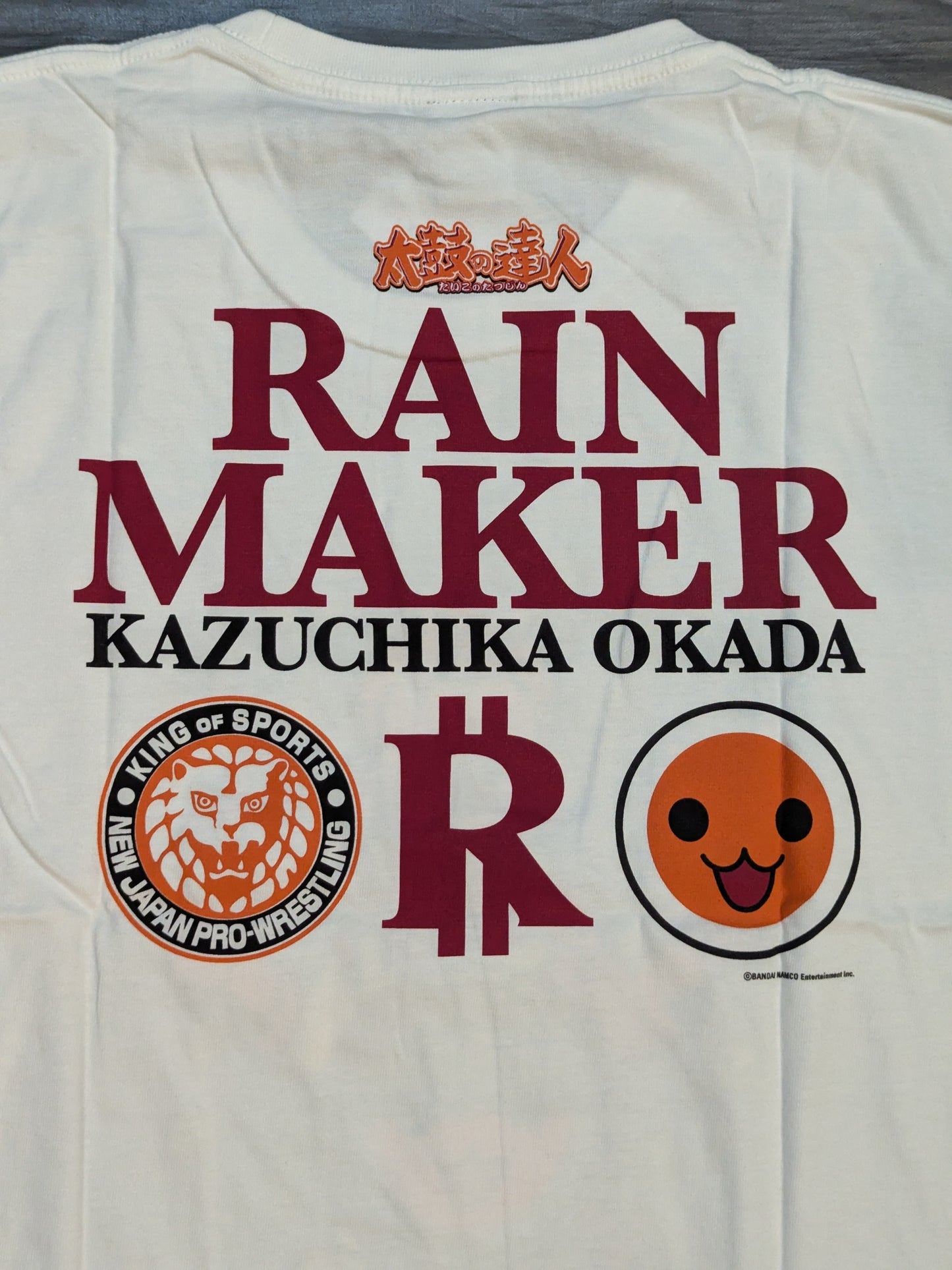 新日本プロレス×太鼓の達人「オカダ・カズチカ RAINMAKER」Tシャツ(ホワイト)