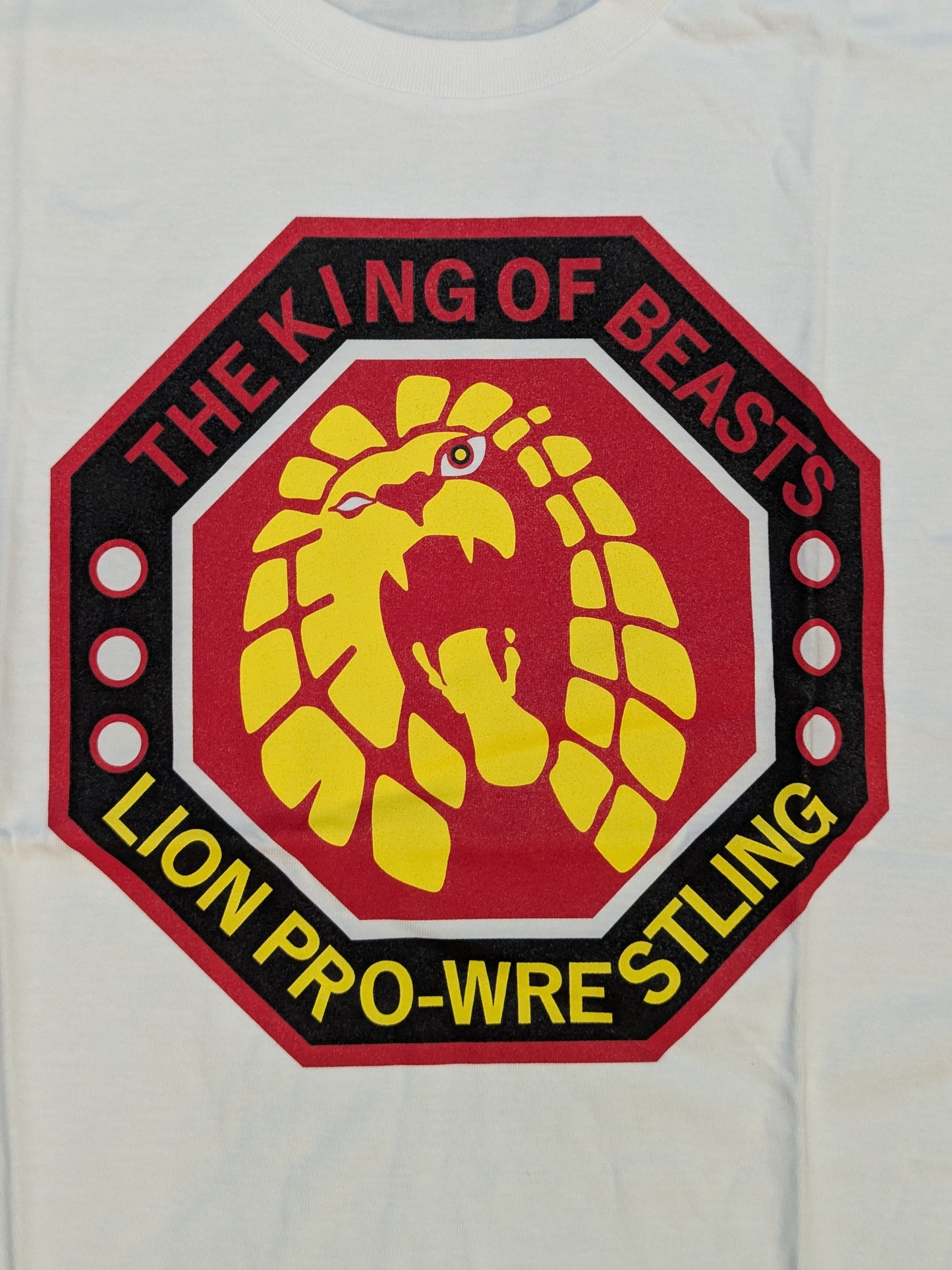 Papa wa Ragnaru Mon Champion 'Lion Pro Wrestling' T-shirt (White)