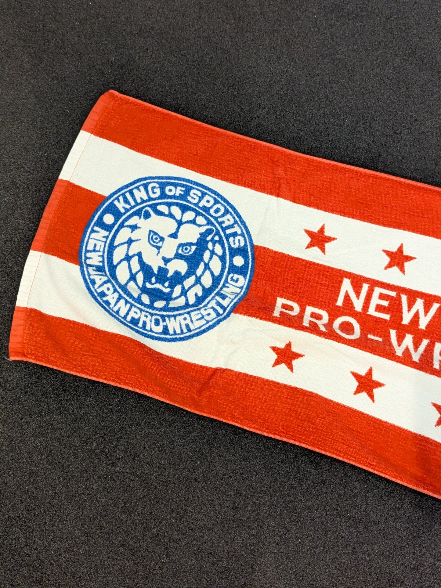 New Japan Pro Wrestling "Lion Mark" (Border) Sports Towel