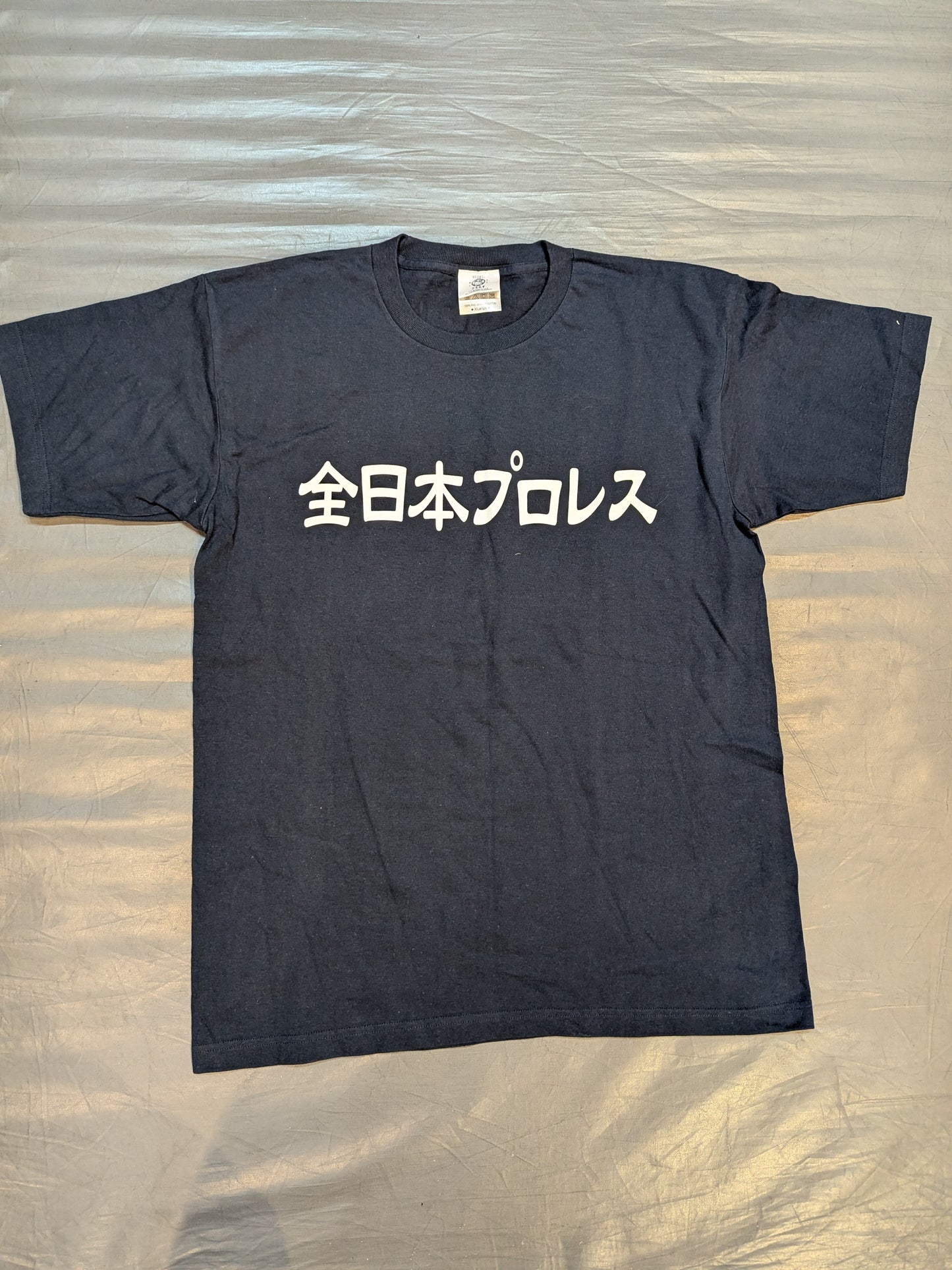 全日本プロレス×ハローキティ「満員御礼 はろうきてぃ ぷろれす」Tシャツ(ネイビー)
