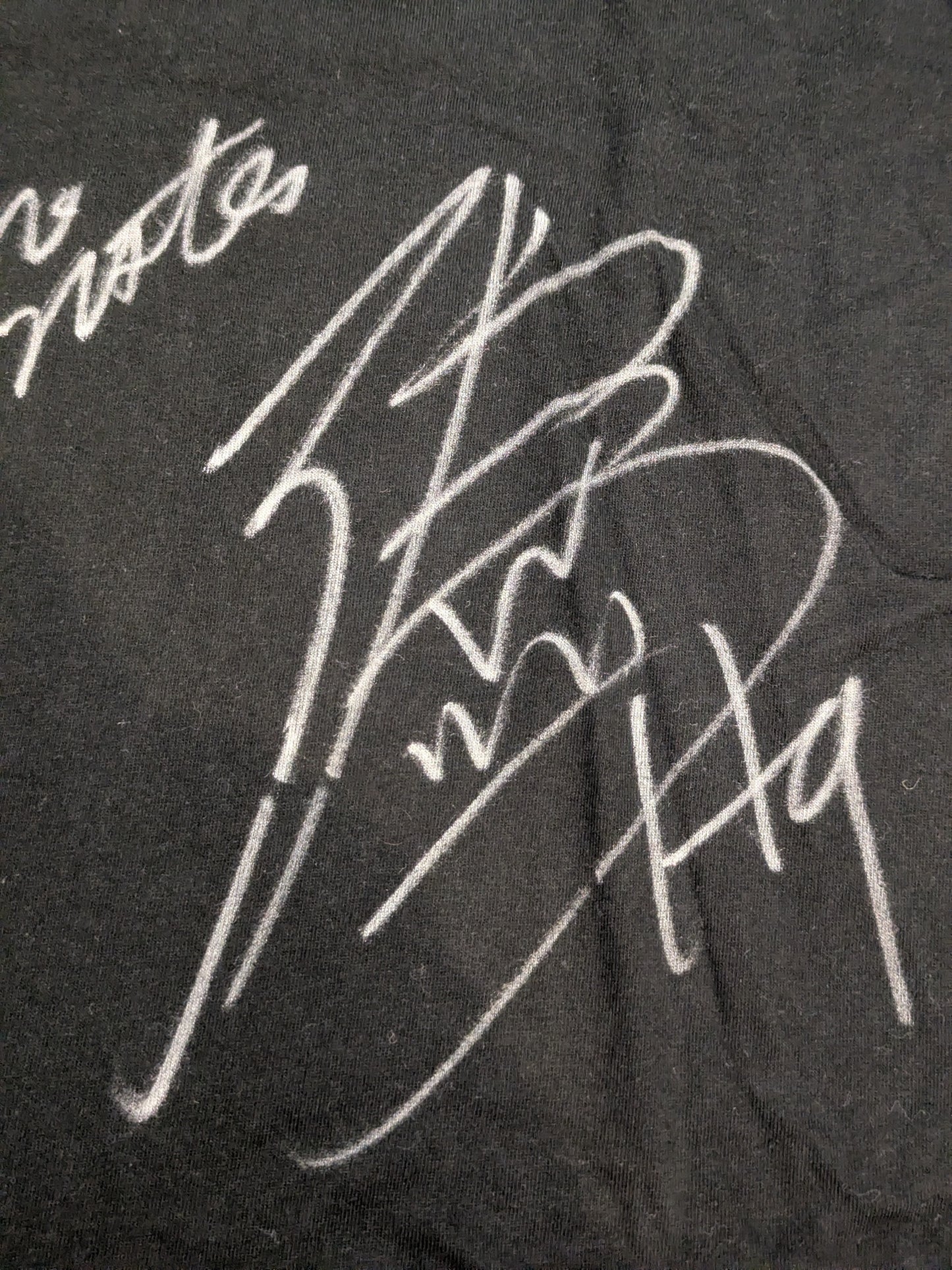 [2 fighters hand signed autograph ] HUSTLE MANIA 2008 "FAMILY WARS" Picture T-Shirt