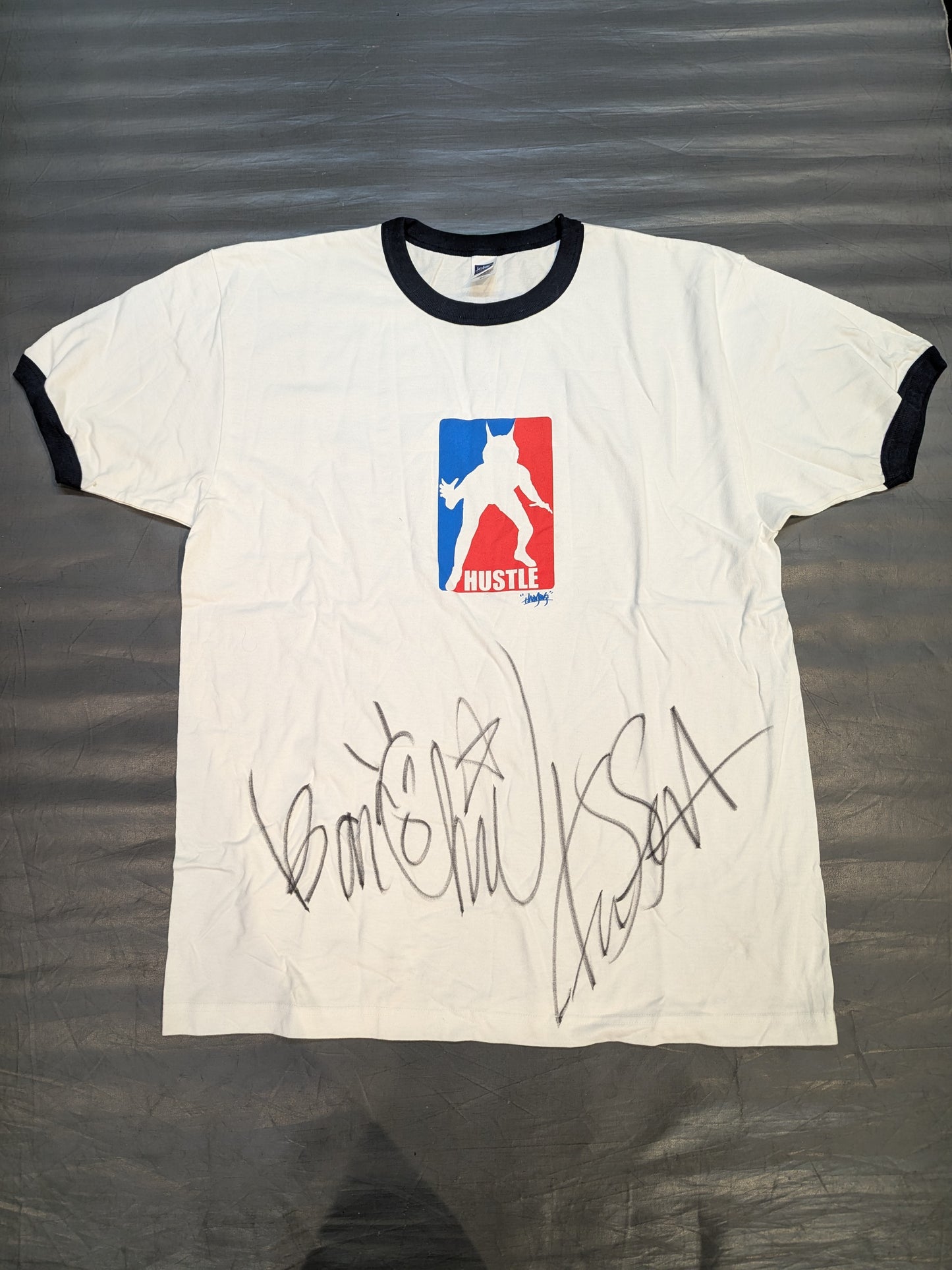 [\(^o^)/ Chie & KUSHIDA 2 hand signed autographs] \(^o^)/ Chie 'Hustle' Silhouette T-shirt