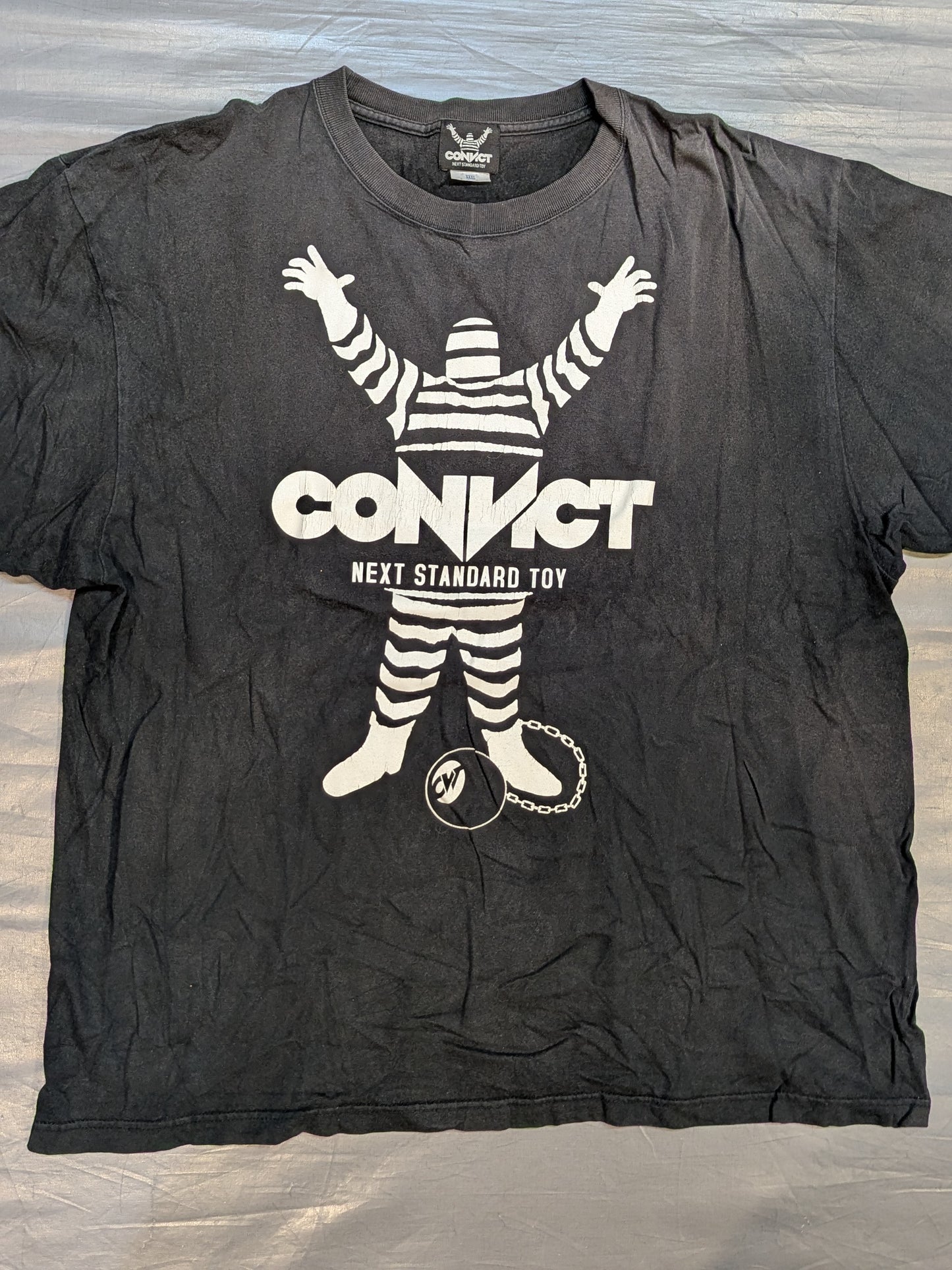 コンビクト「CONVICT」Tシャツ