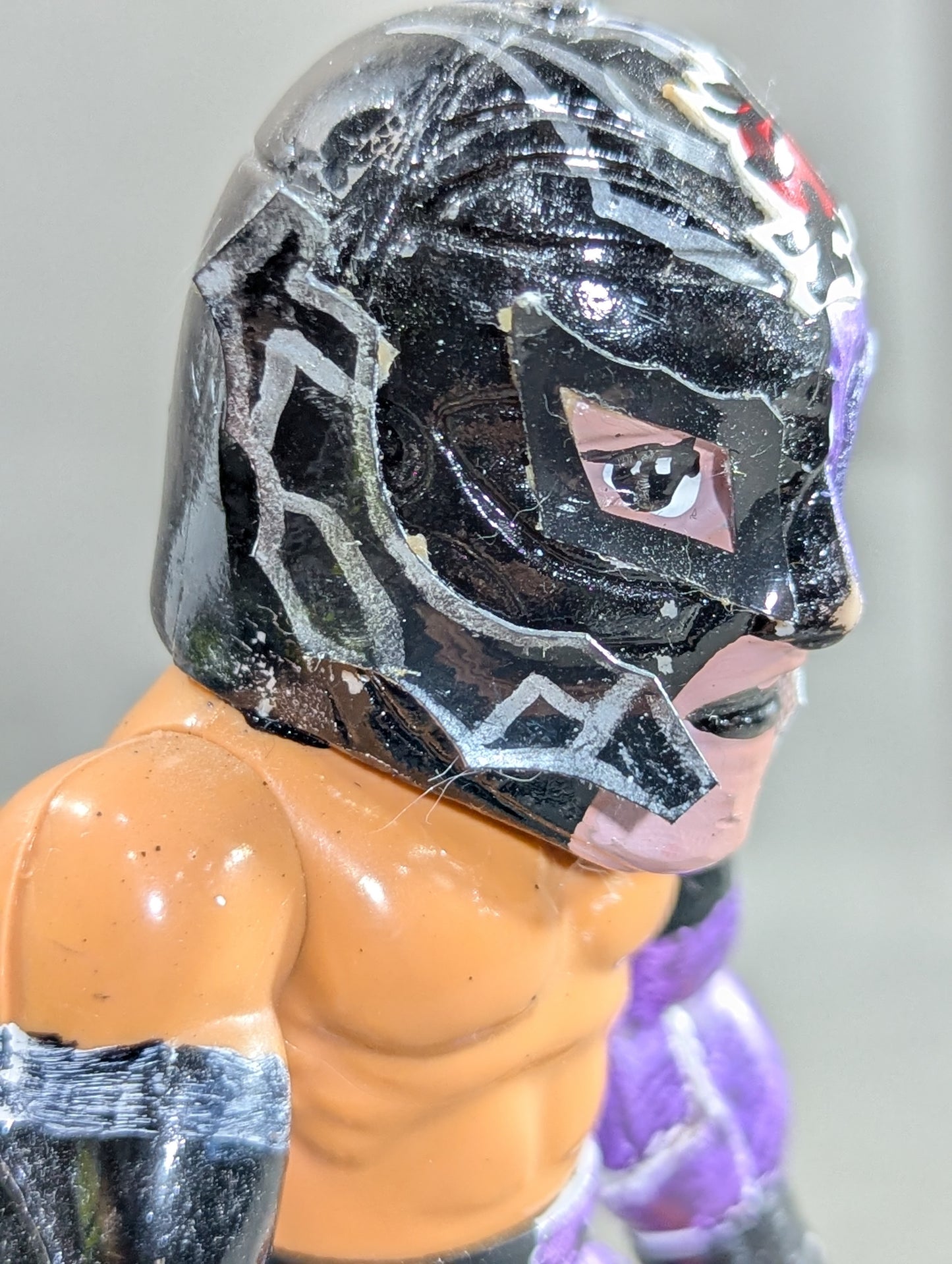 BUSHI  (Mexican figure, black×purple)