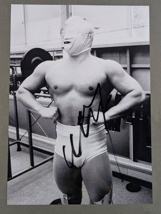 Ultraseven hand signed autograph  Pro-Photo ①