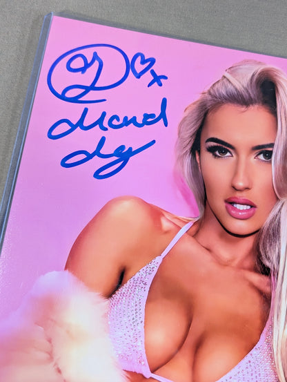 Mariah May hand signed autograph  Pro-Photo 