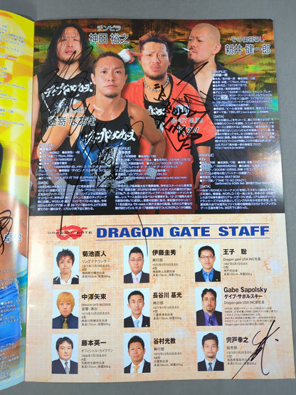 【24名直筆サイン入り】2010ドラゴンゲート オフィシャルパンフレット Vol.17