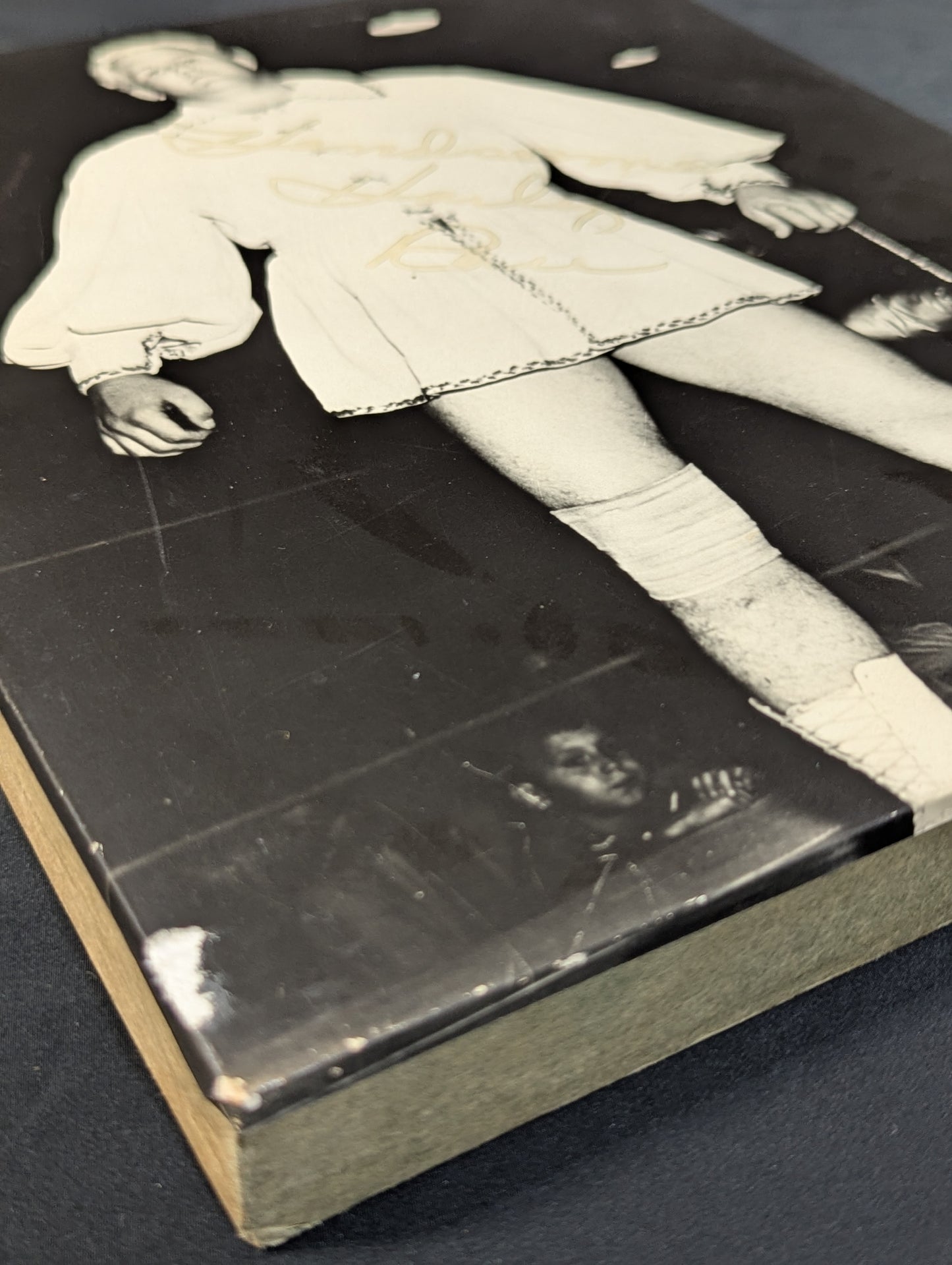 【直筆サイン入り】ハーリー・レイス 木製写真パネル