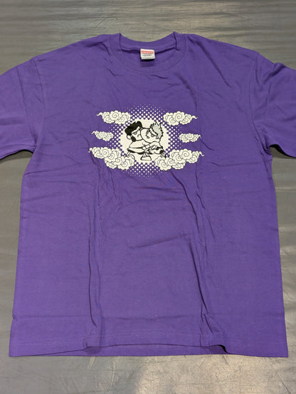 日高郁人×吉田くん「砂丘は無ぇって言ってんだろ」Tシャツ(パープル)