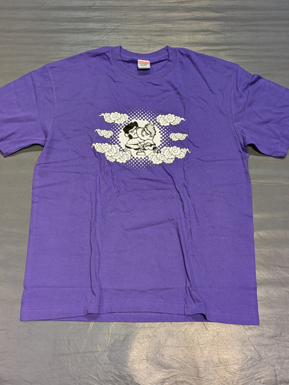 日高郁人×吉田くん「砂丘は無ぇって言ってんだろ」Tシャツ(パープル)