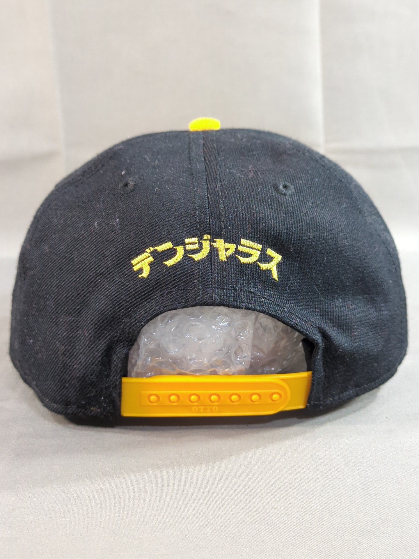 【直筆サイン入り】ウナギ・サヤカ 査定キャップ②(ブラック×イエロー)