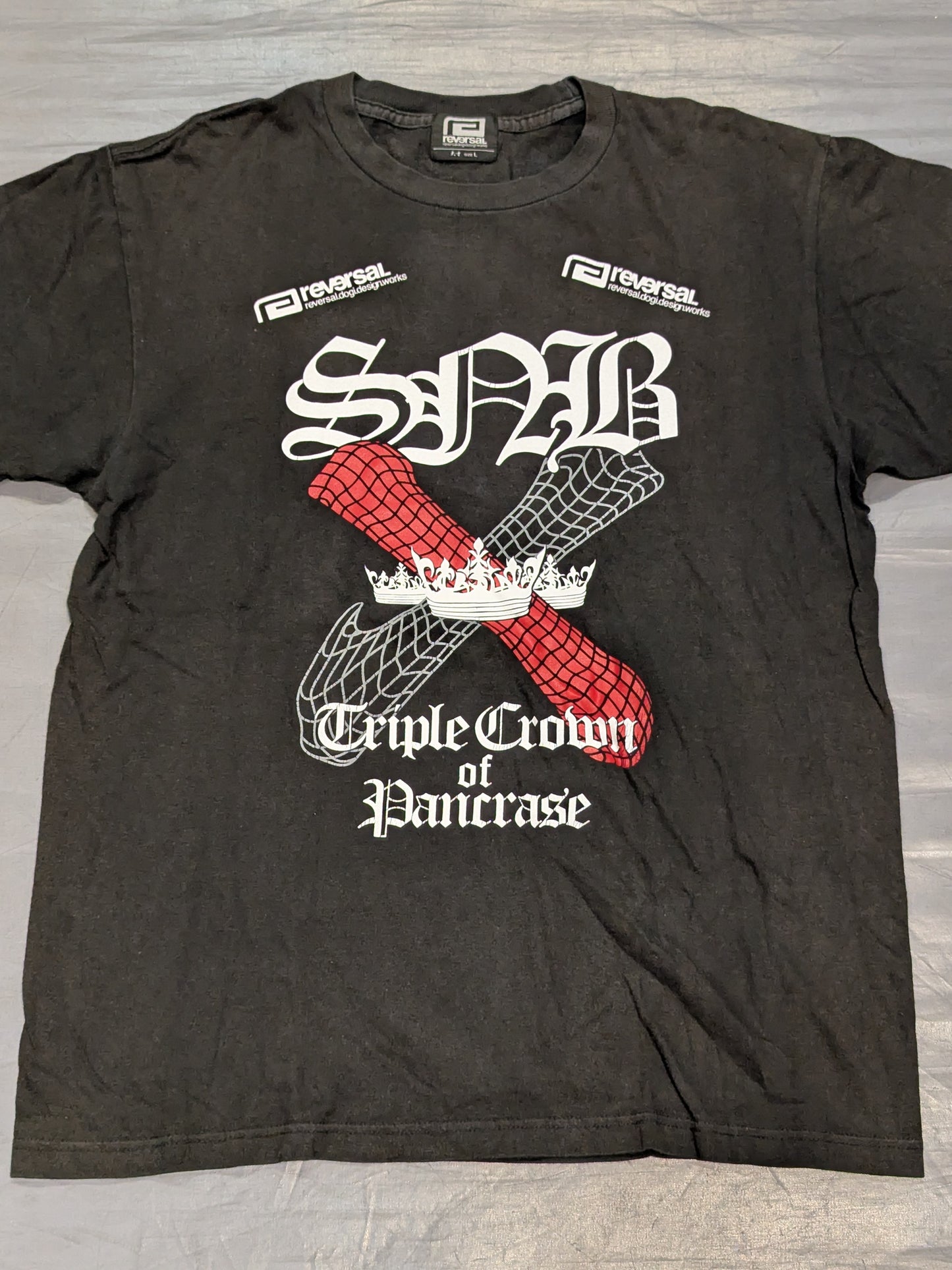 砂辺光久「SNB TRIPLE CROWN」Tシャツ